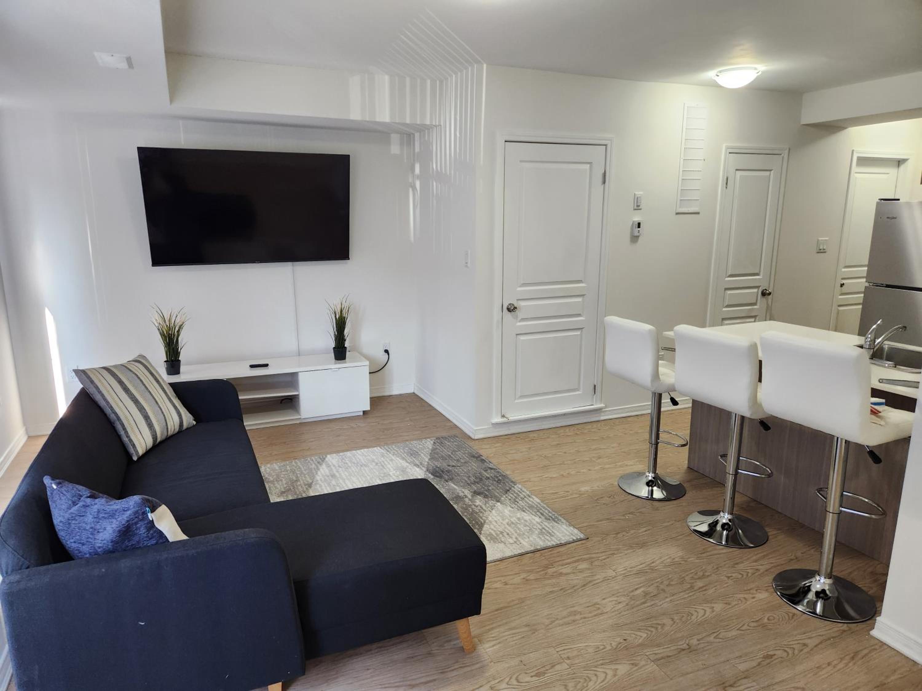 Modern Minimalist 2Bedroom Apartment