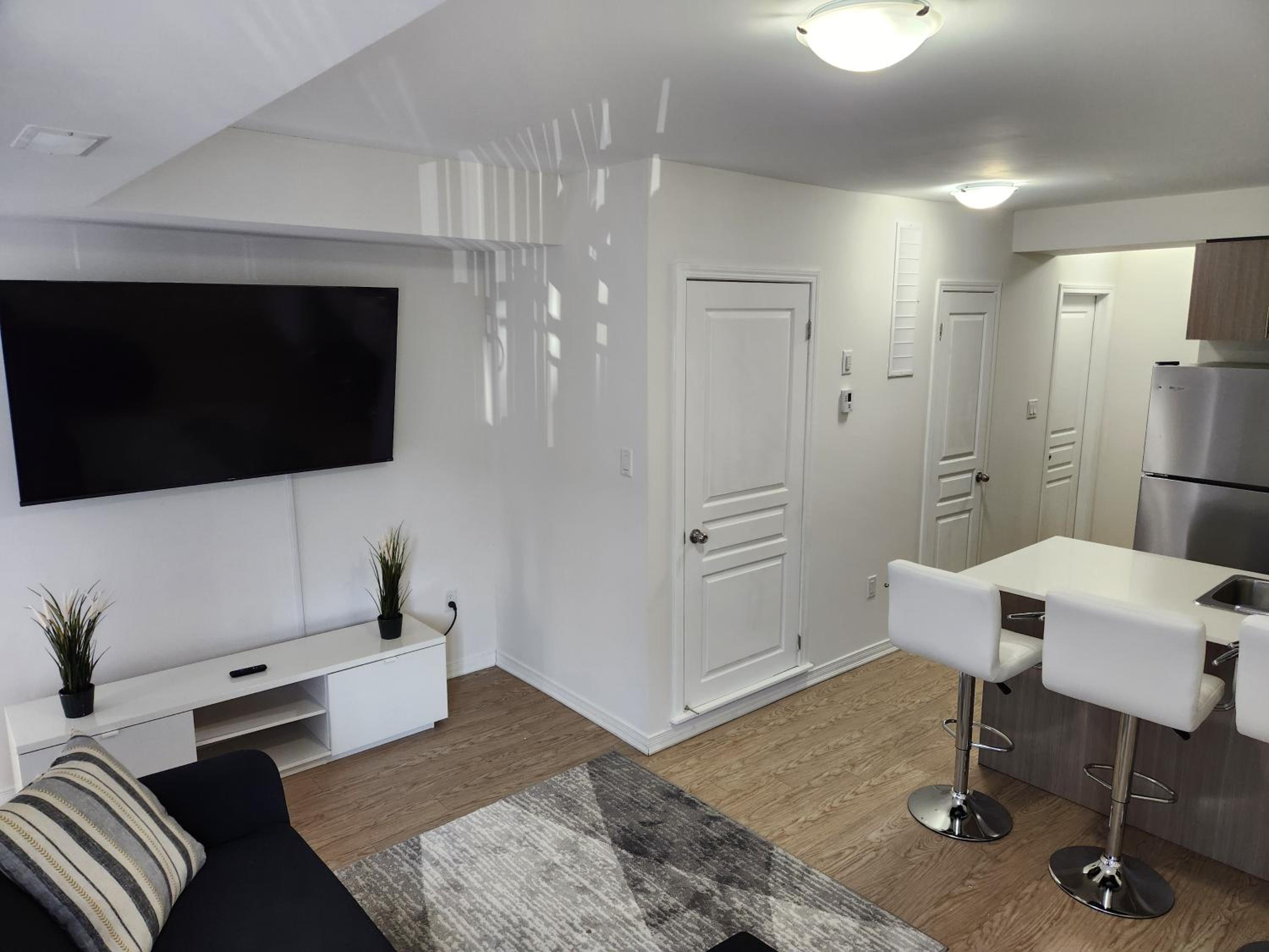 Modern Minimalist 2Bedroom Apartment