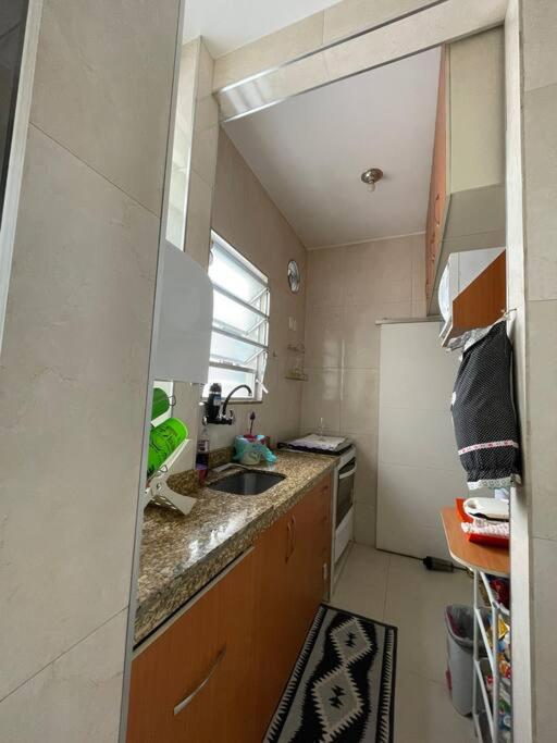 Amplo Quarto privado em casa compartilhada - Copacabana a 500m da praia
