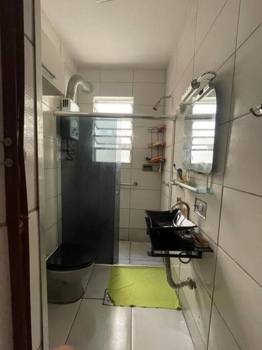 Amplo Quarto privado em casa compartilhada - Copacabana a 500m da praia