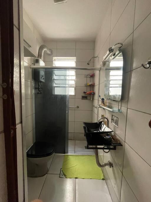 Amplo Quarto privado em casa compartilhada - Copacabana a 500m da praia