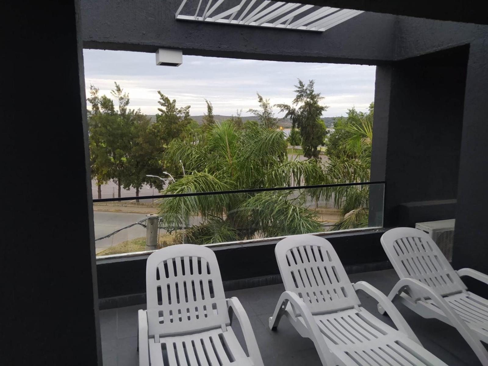 Zona residencial frente al lago!