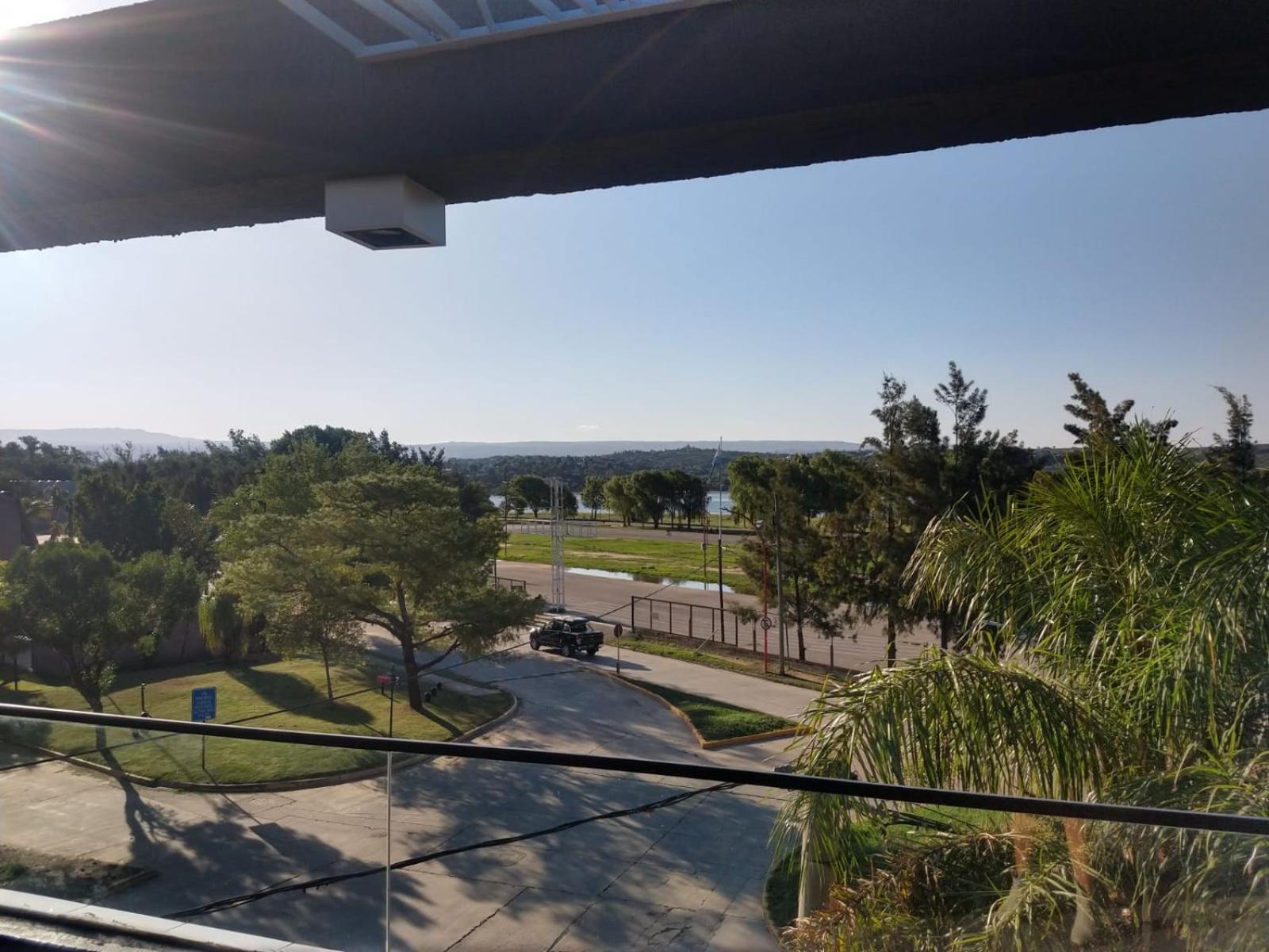 Zona residencial frente al lago!