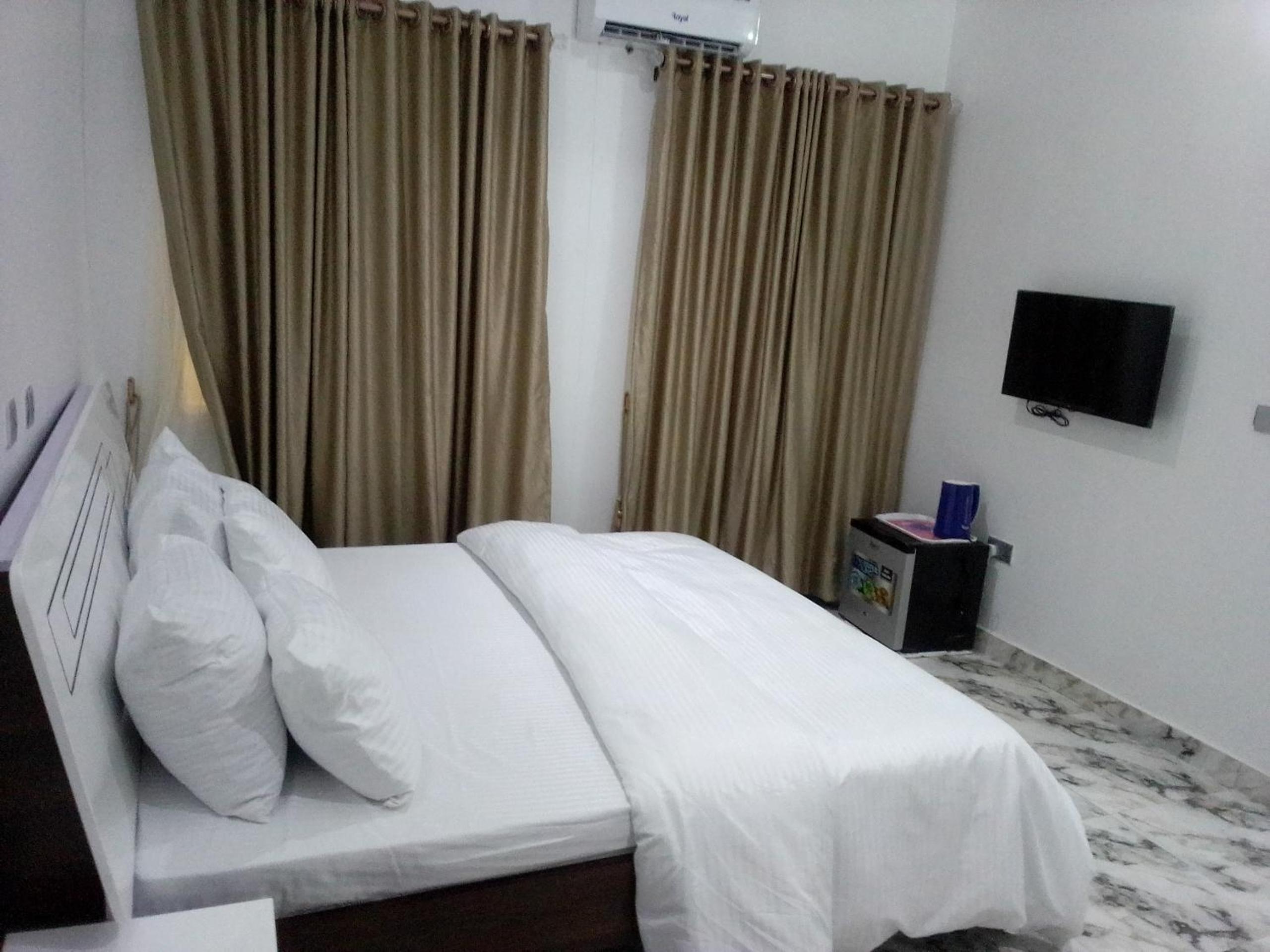 Ayinde Homes