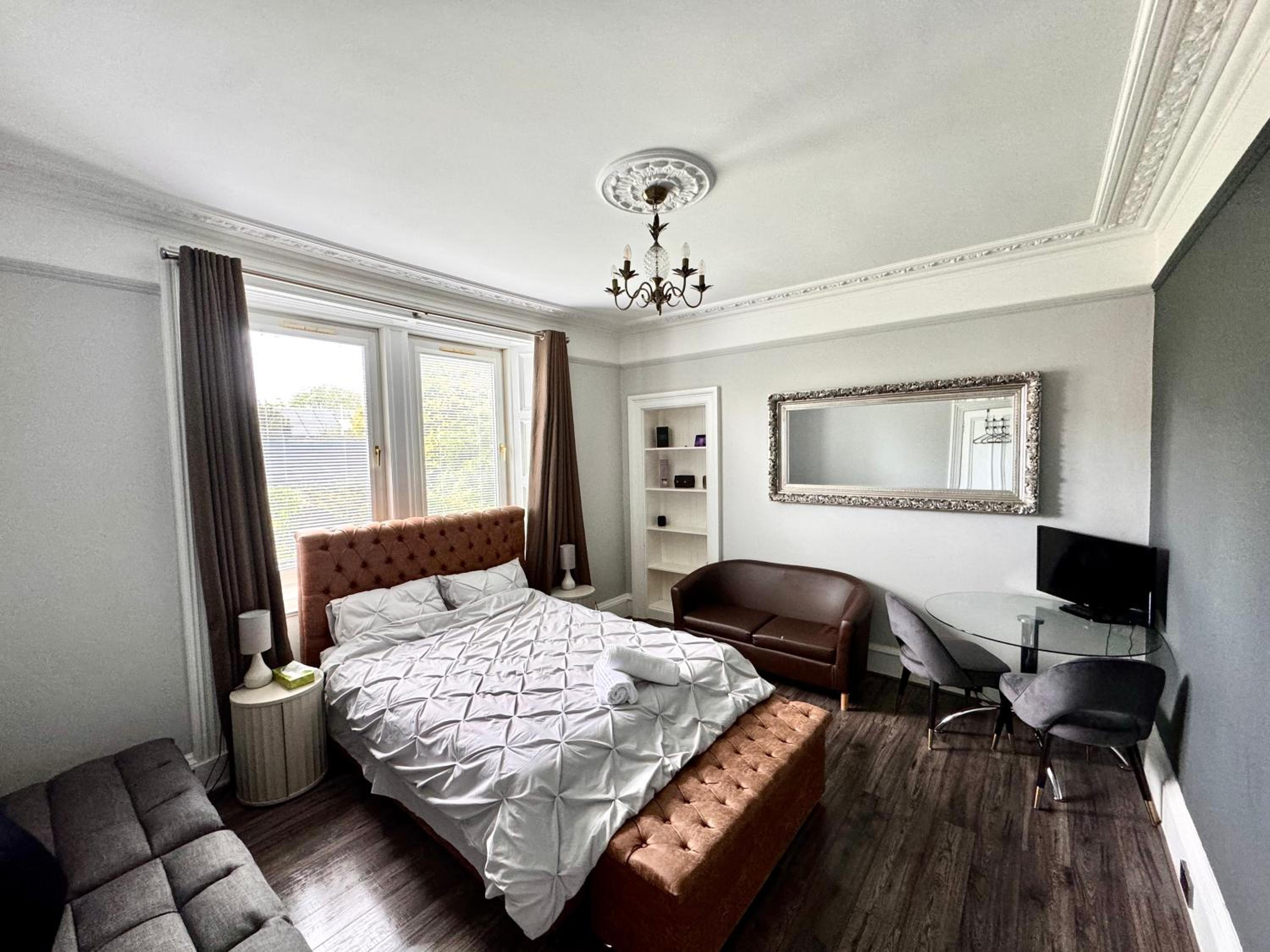 Immanuel House - Modern Luxury Victorian Home 1872 - Free Parking & SuperFast Fibre Optic WiFi view 4