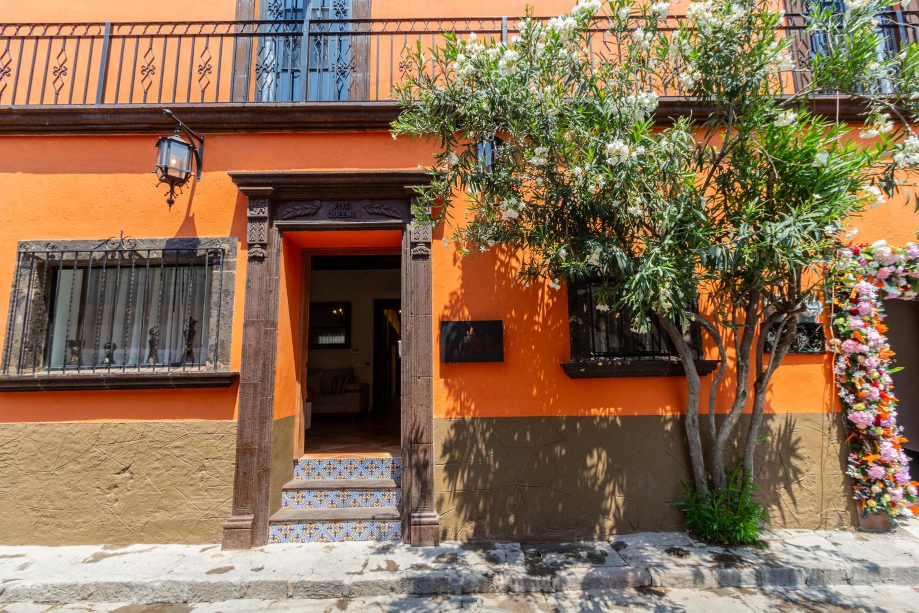 Hotel Five Queens Boutique Hotel