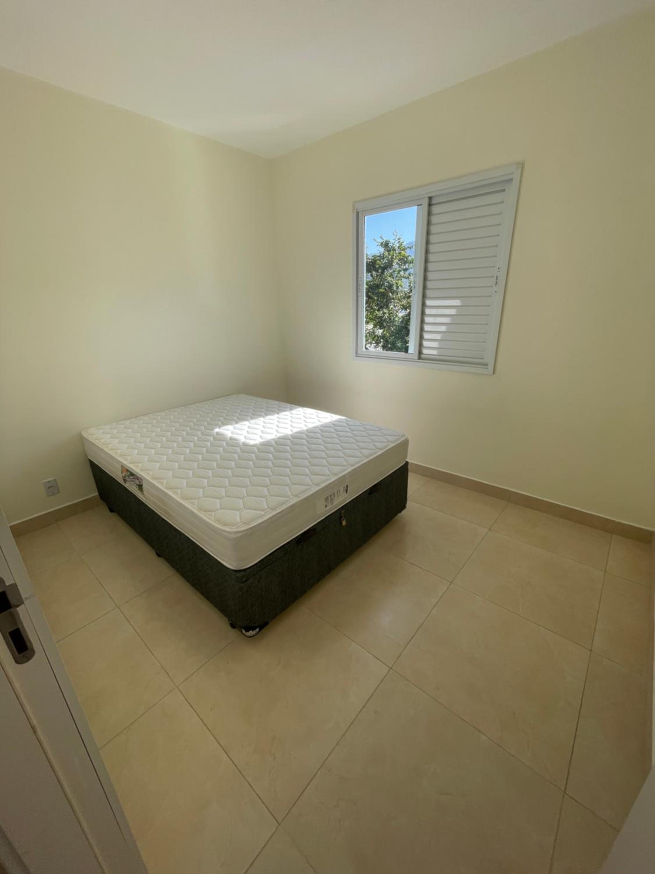 Apartamento prático à 850 metros da praia da Martim de Sá