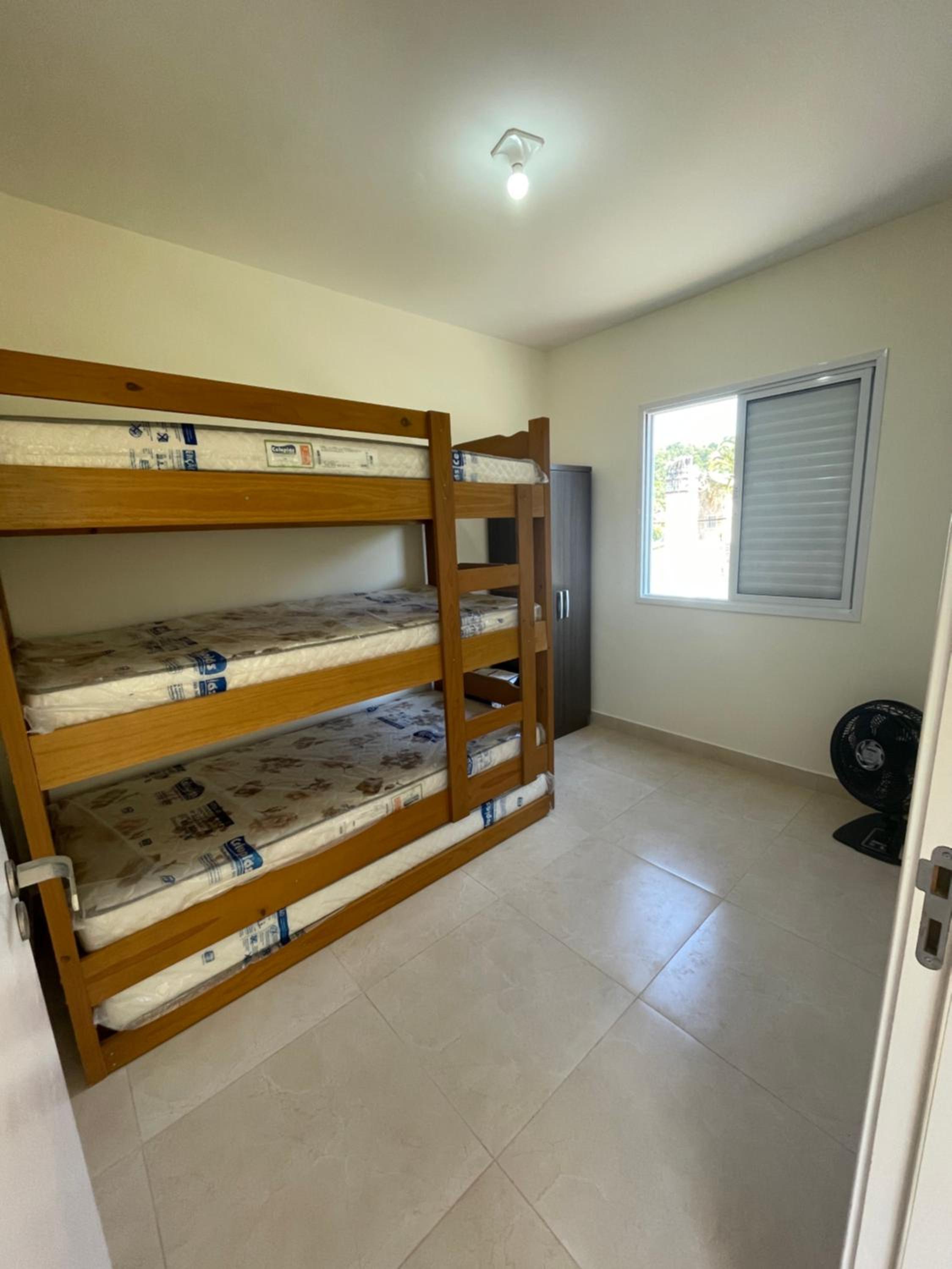 Apartamento prático à 850 metros da praia da Martim de Sá
