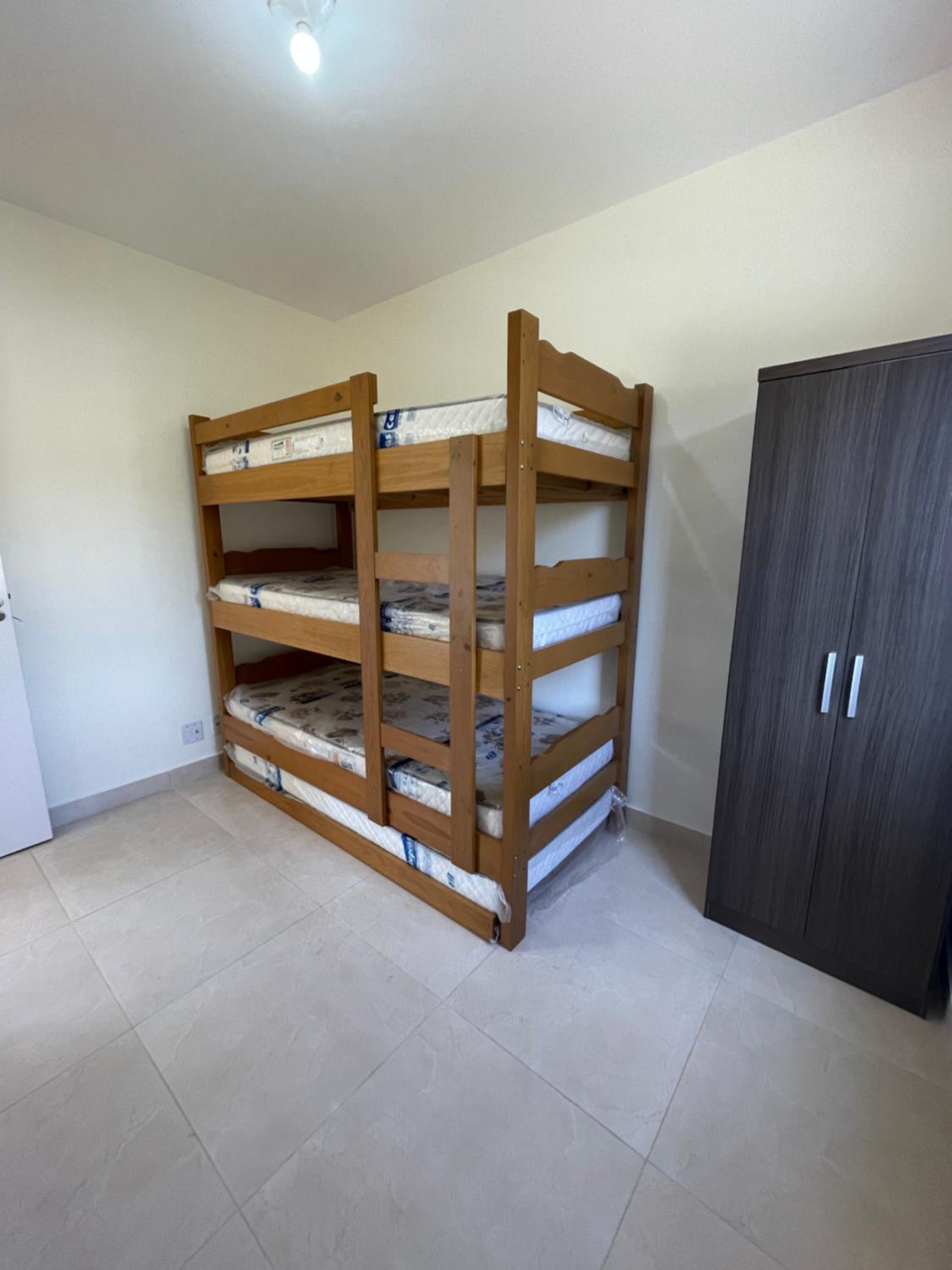 Apartamento prático à 850 metros da praia da Martim de Sá