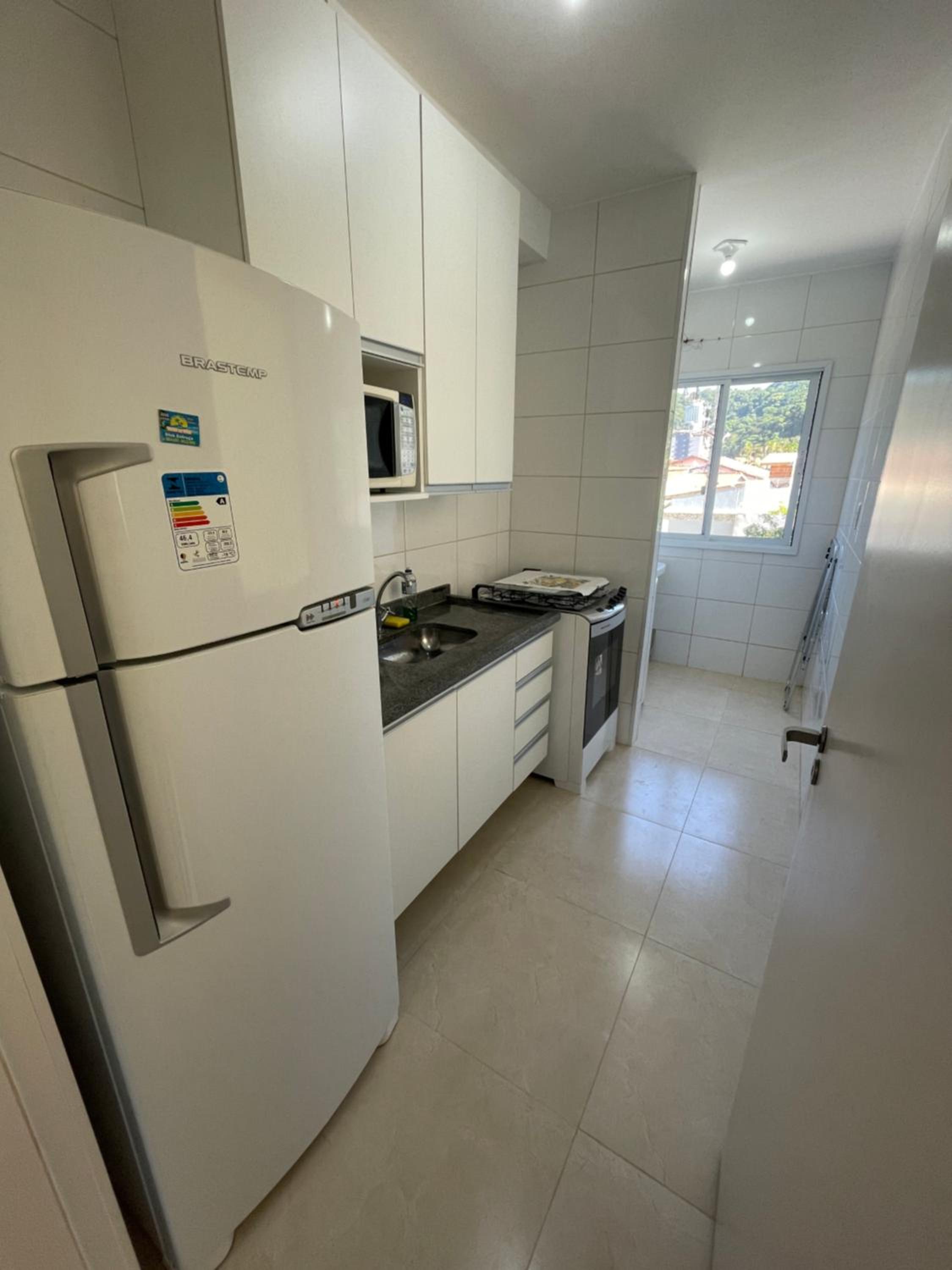 Apartamento prático à 850 metros da praia da Martim de Sá