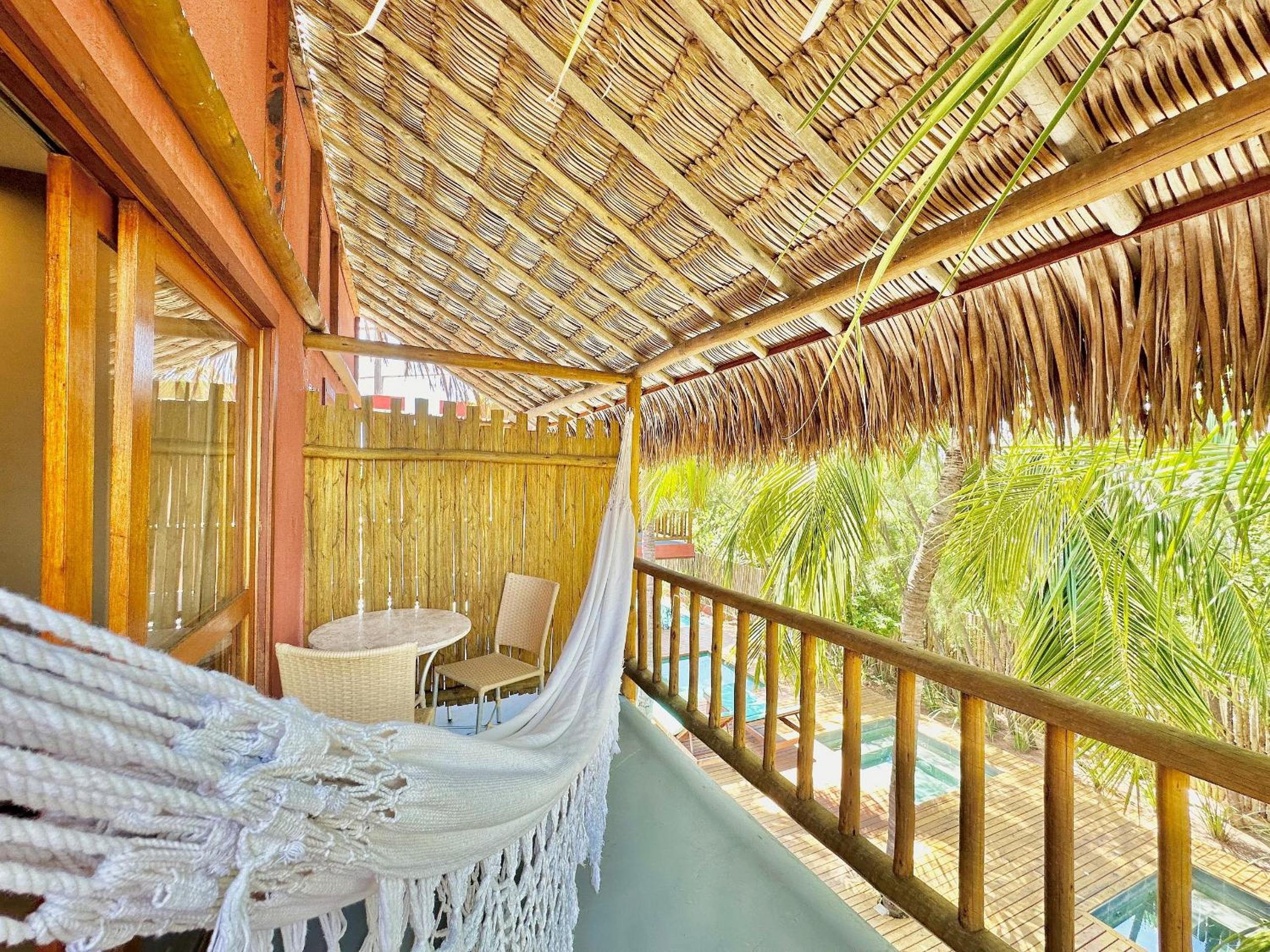 Casa do Pier, bangalôs em Fortim c/ Café da Manhã