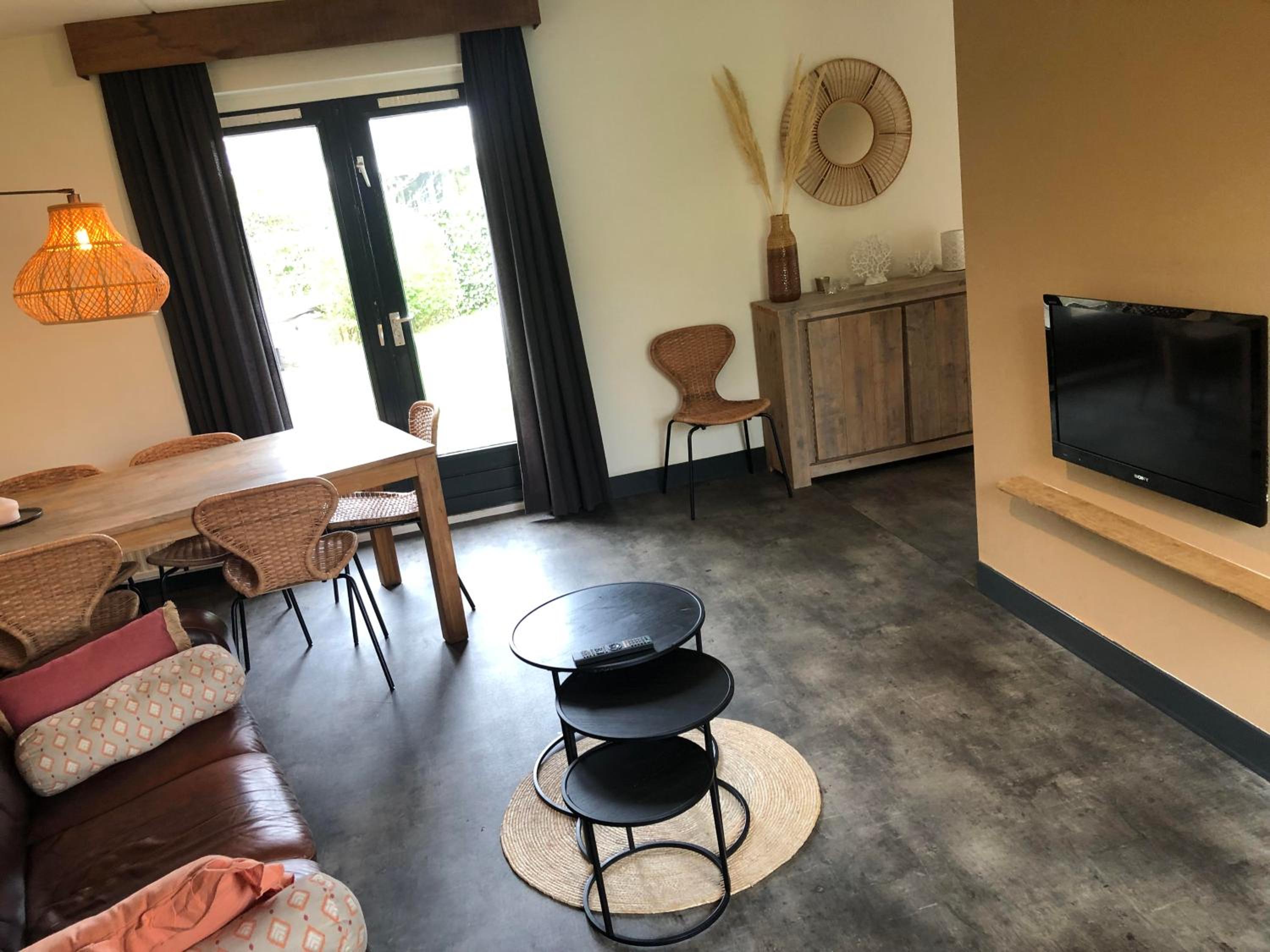 Have a nice stay! - Holiday Home de Witte Raaf with garden and hottub view 5