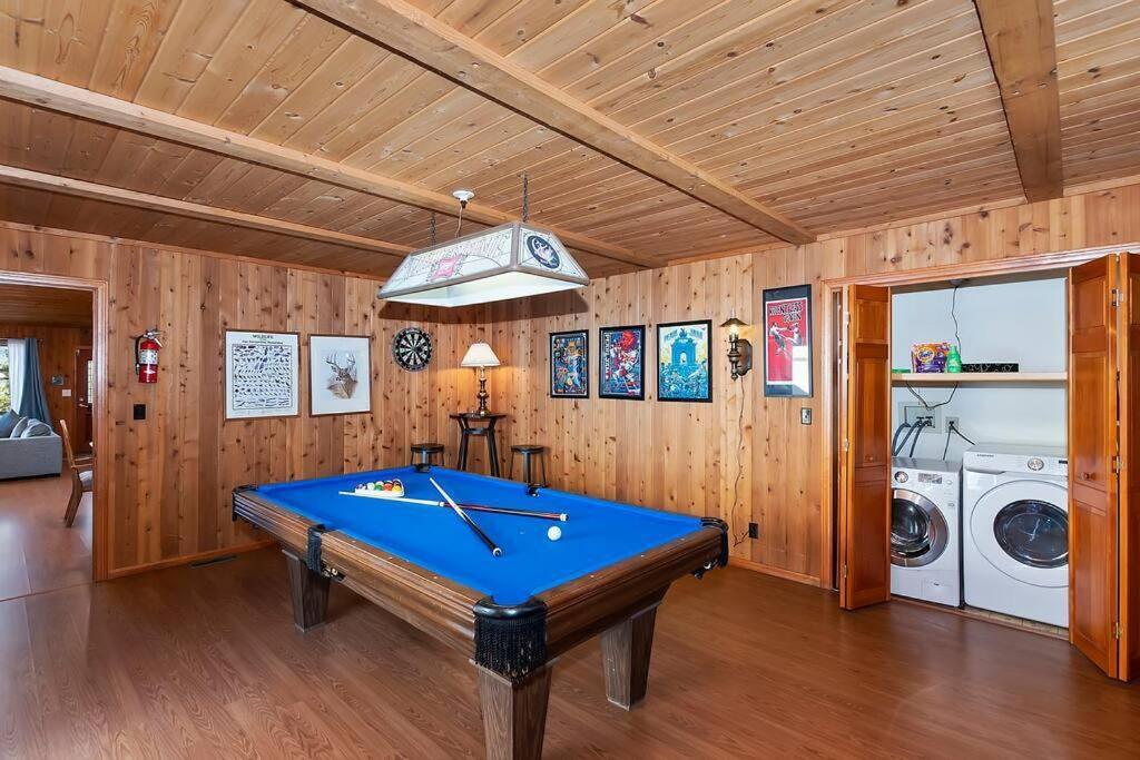 North Shore Chalet Lake View, Spa and Game Rooms view 3