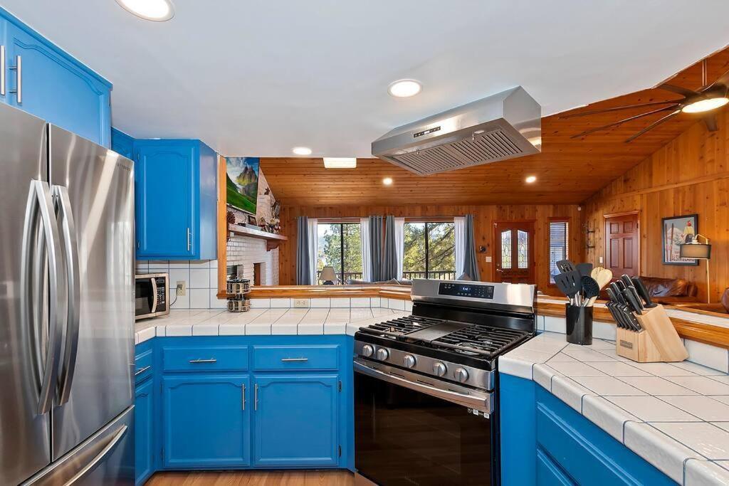 North Shore Chalet Lake View, Spa and Game Rooms view 5