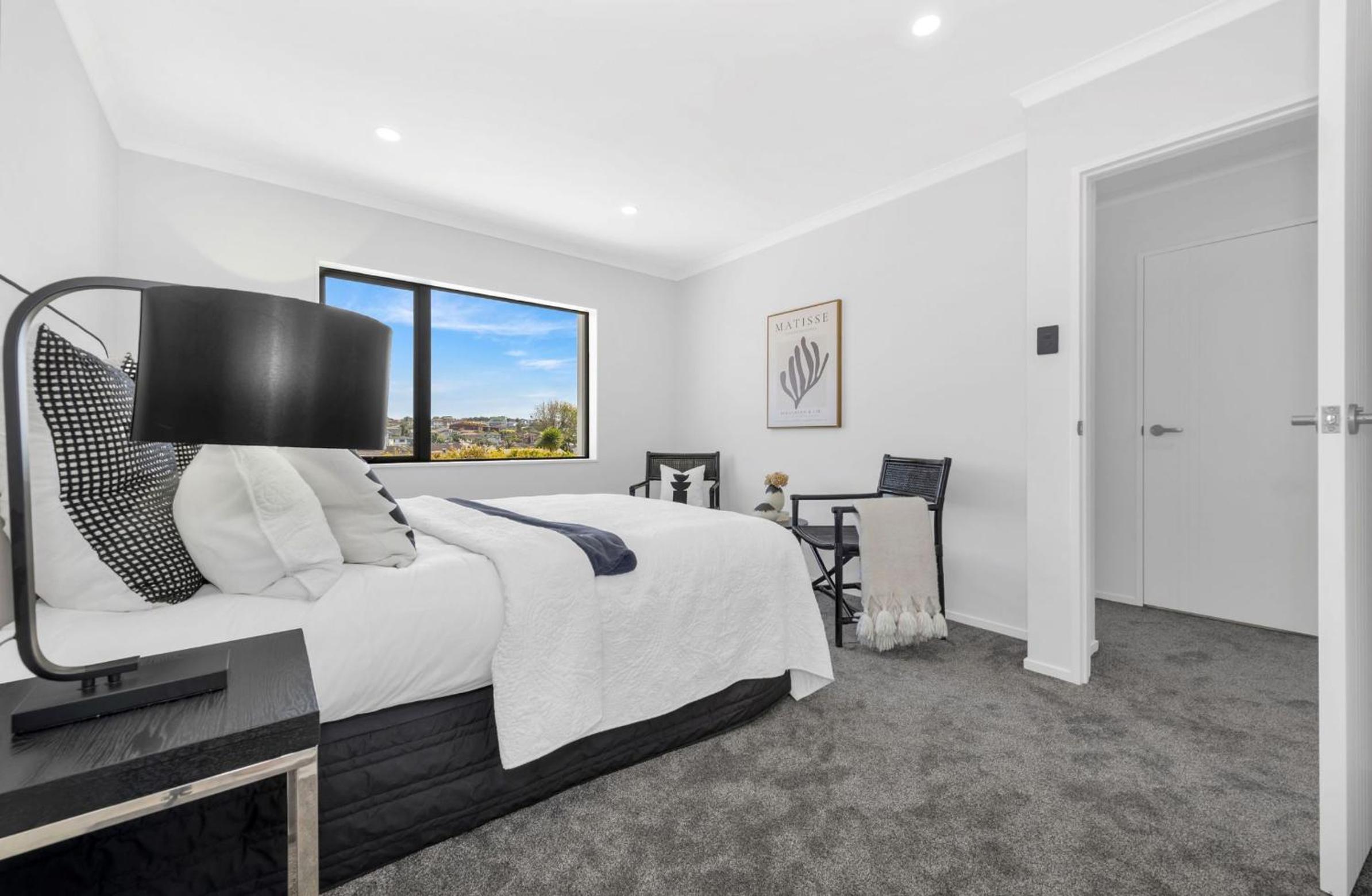Holiday Home East Auckland view 3