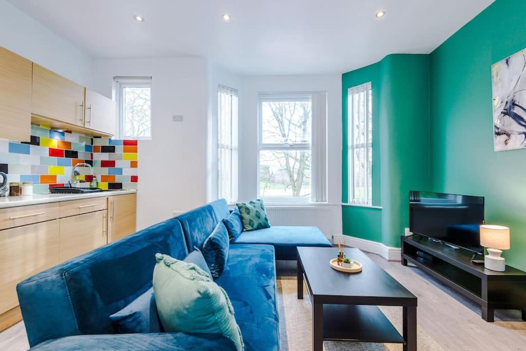 Manchester Property with Parking - Close to City Centre by HASS HAUS view 3