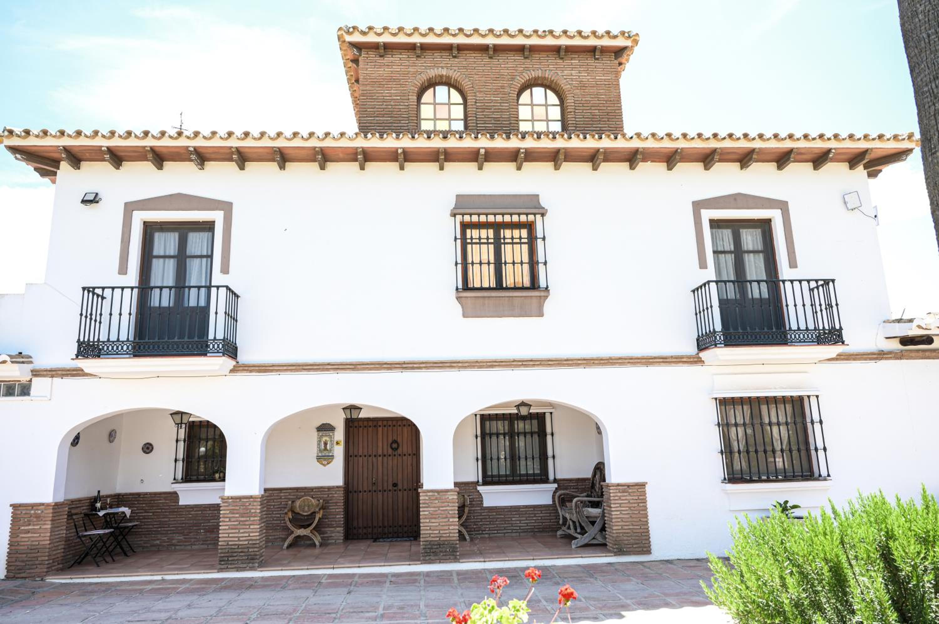 Amplia casa rural con precioso jardín cerca de Málaga capital.