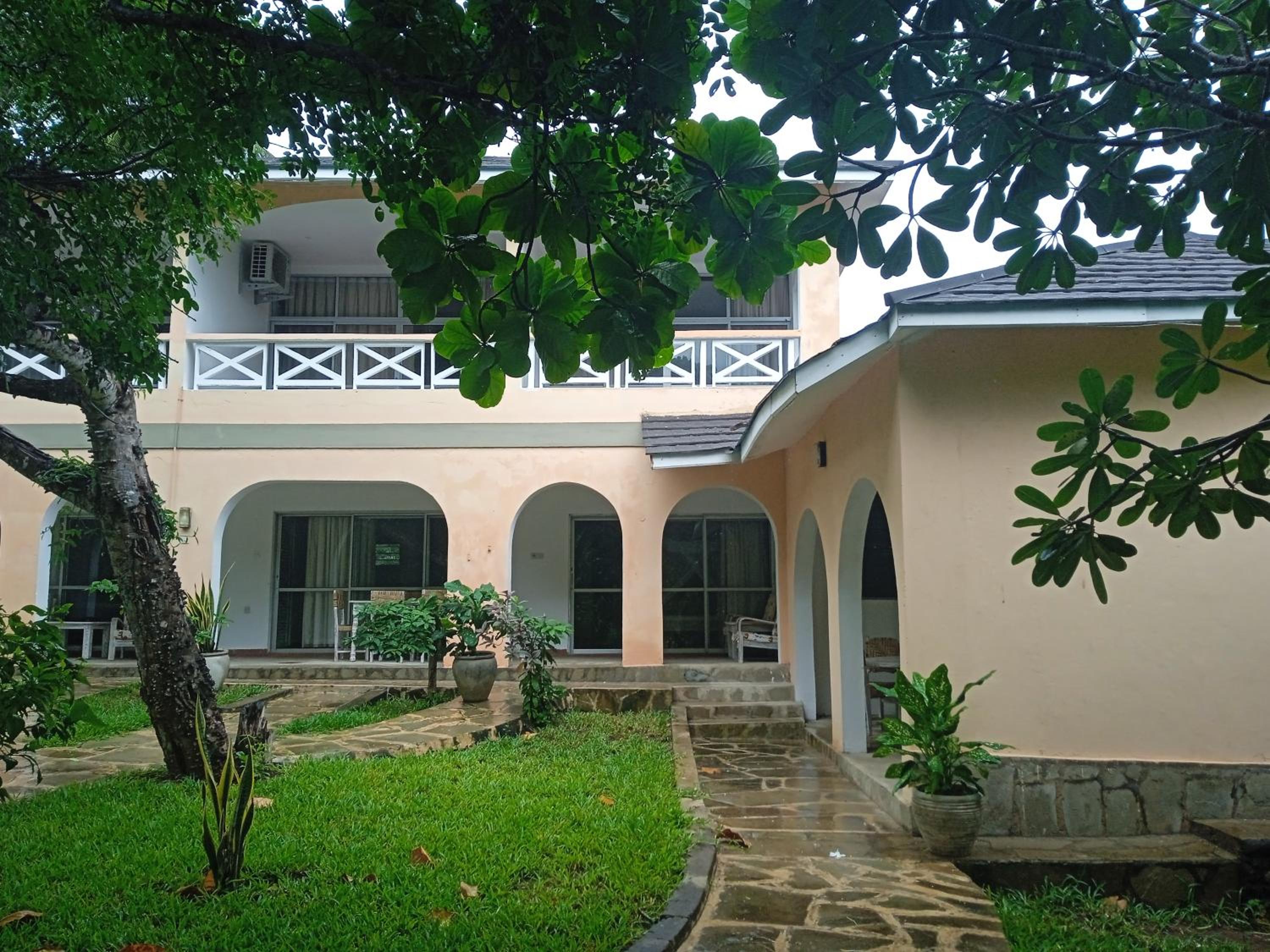 Ukunda Vacations - Beachfront Coral villa - 3 bedroom unit - Property Image 5