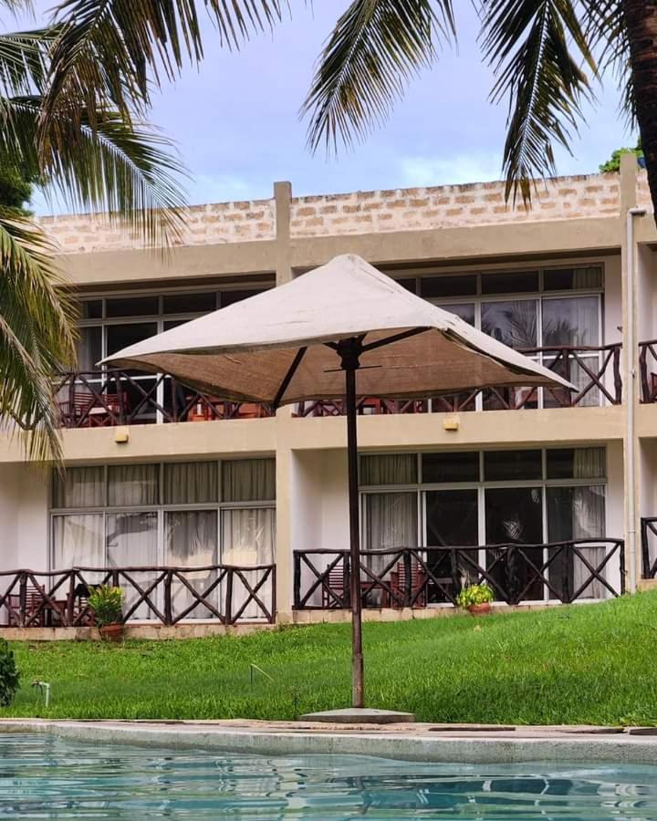 Ukunda Vacations - Beachfront Coral villa - 3 bedroom unit - Property Image 4