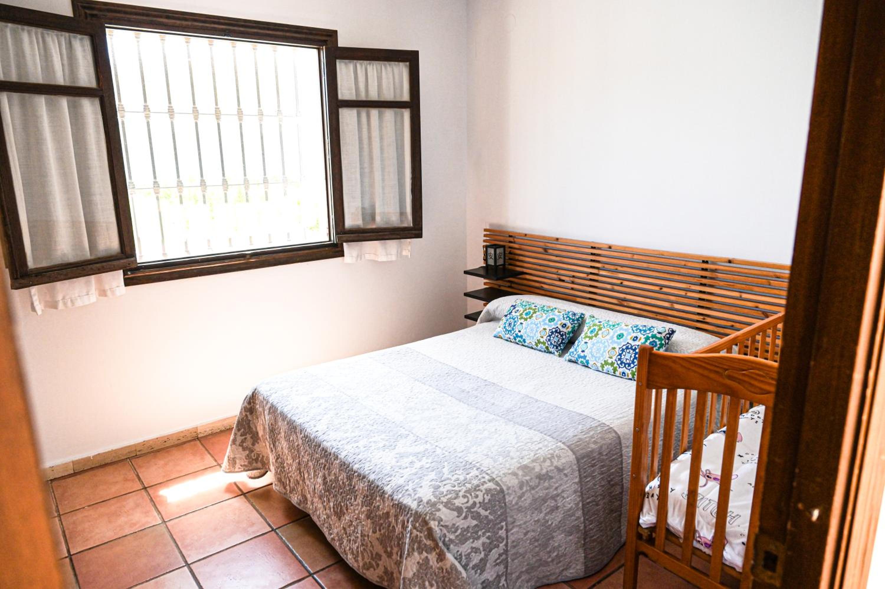 Amplia casa rural con precioso jardín cerca de Málaga capital.