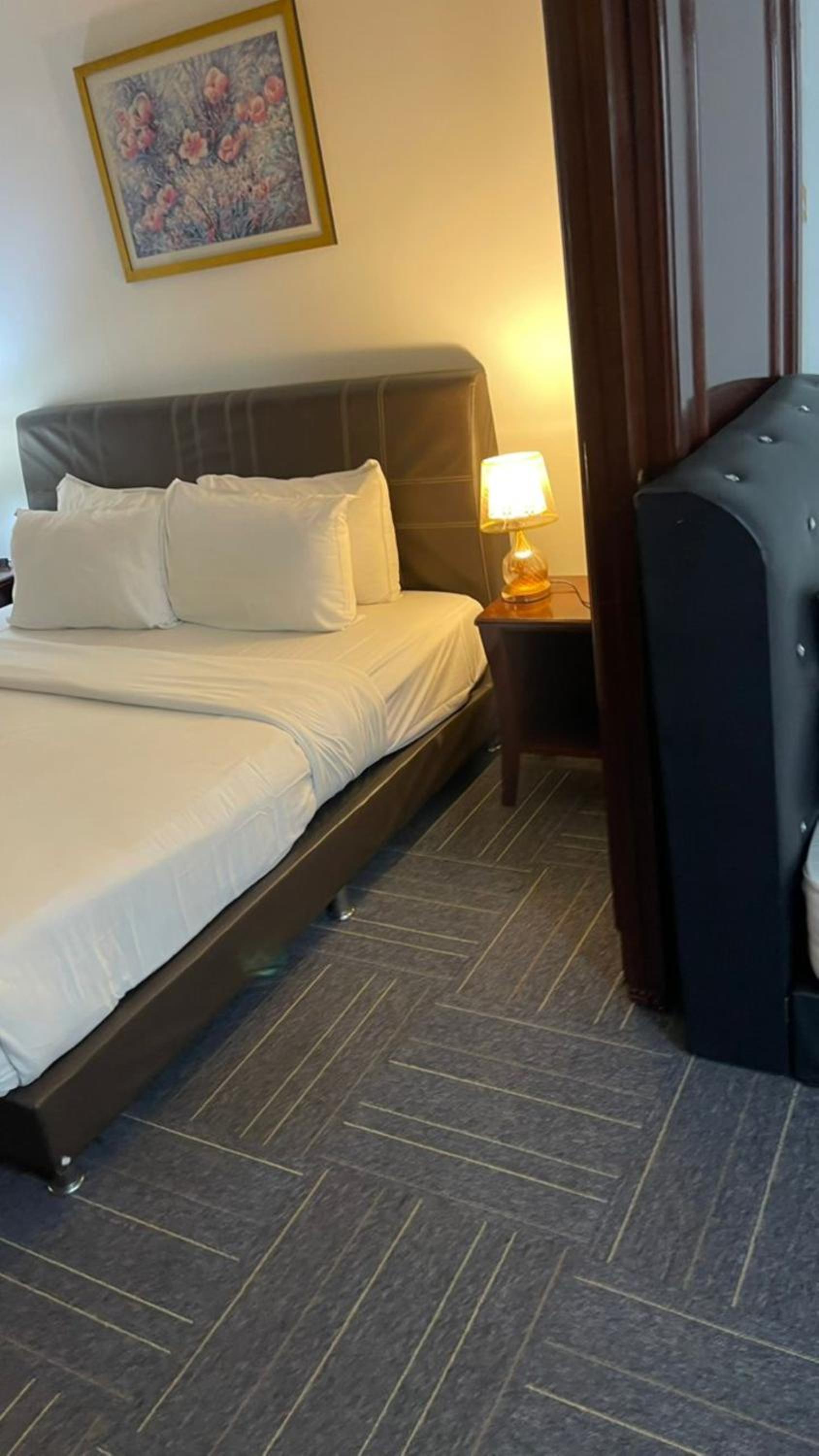 100 Service suites At Times Square KL