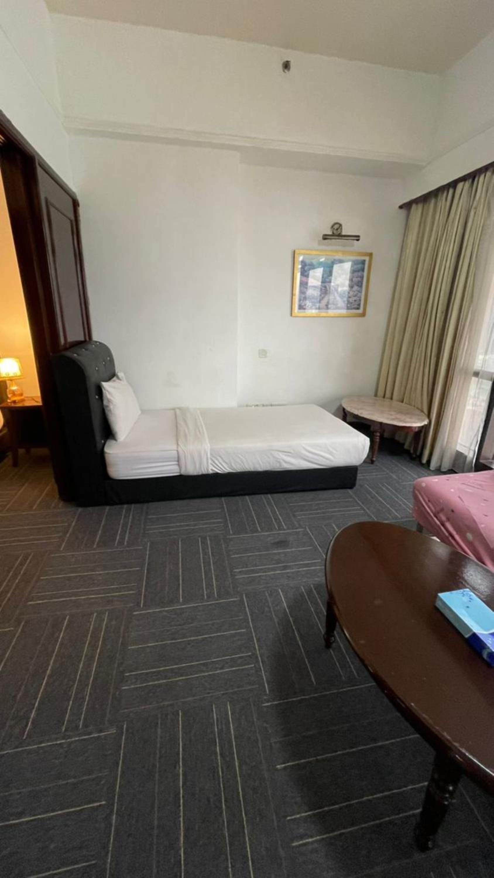 100 Service suites At Times Square KL