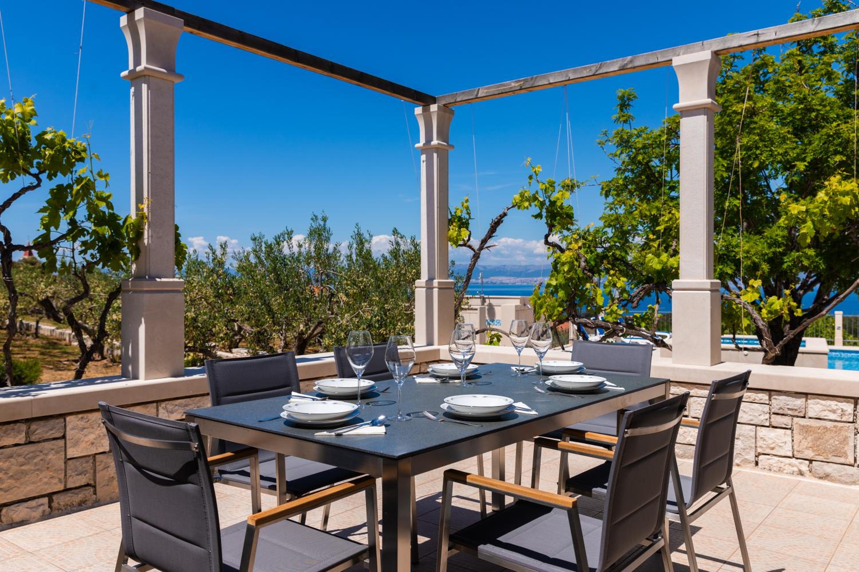 VILLA AGAPE - Three bedroom villa on 15k m2 olive grove - Incredible 360 view - Free parking - Private pool and jacuzzi view 2