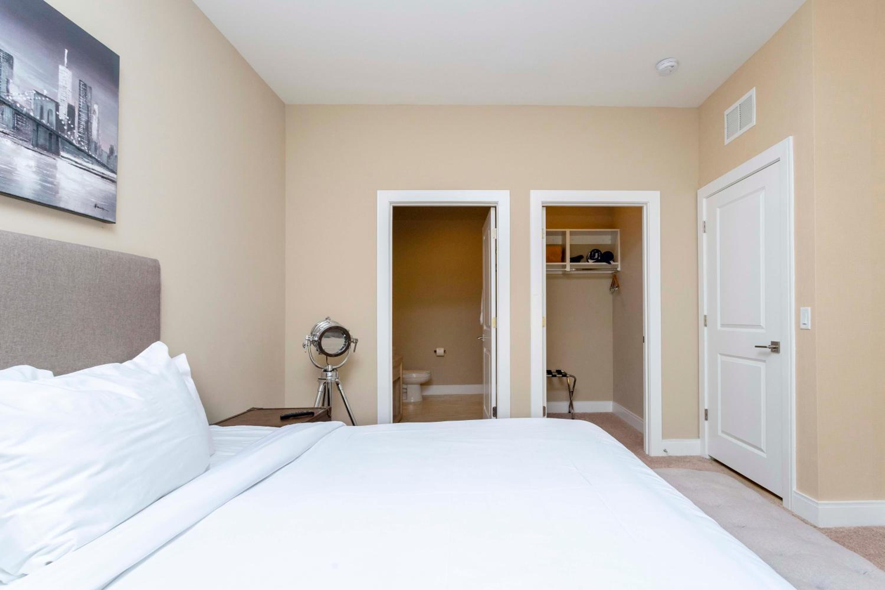 Modern and Luxury 4 suites Villa near Disney 7521