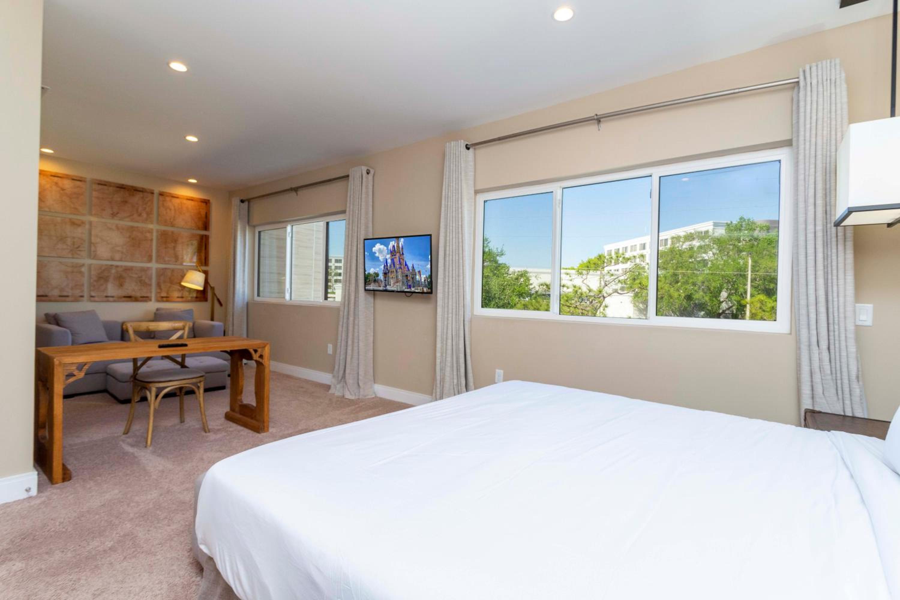 Modern and Luxury 4 suites Villa near Disney 7521