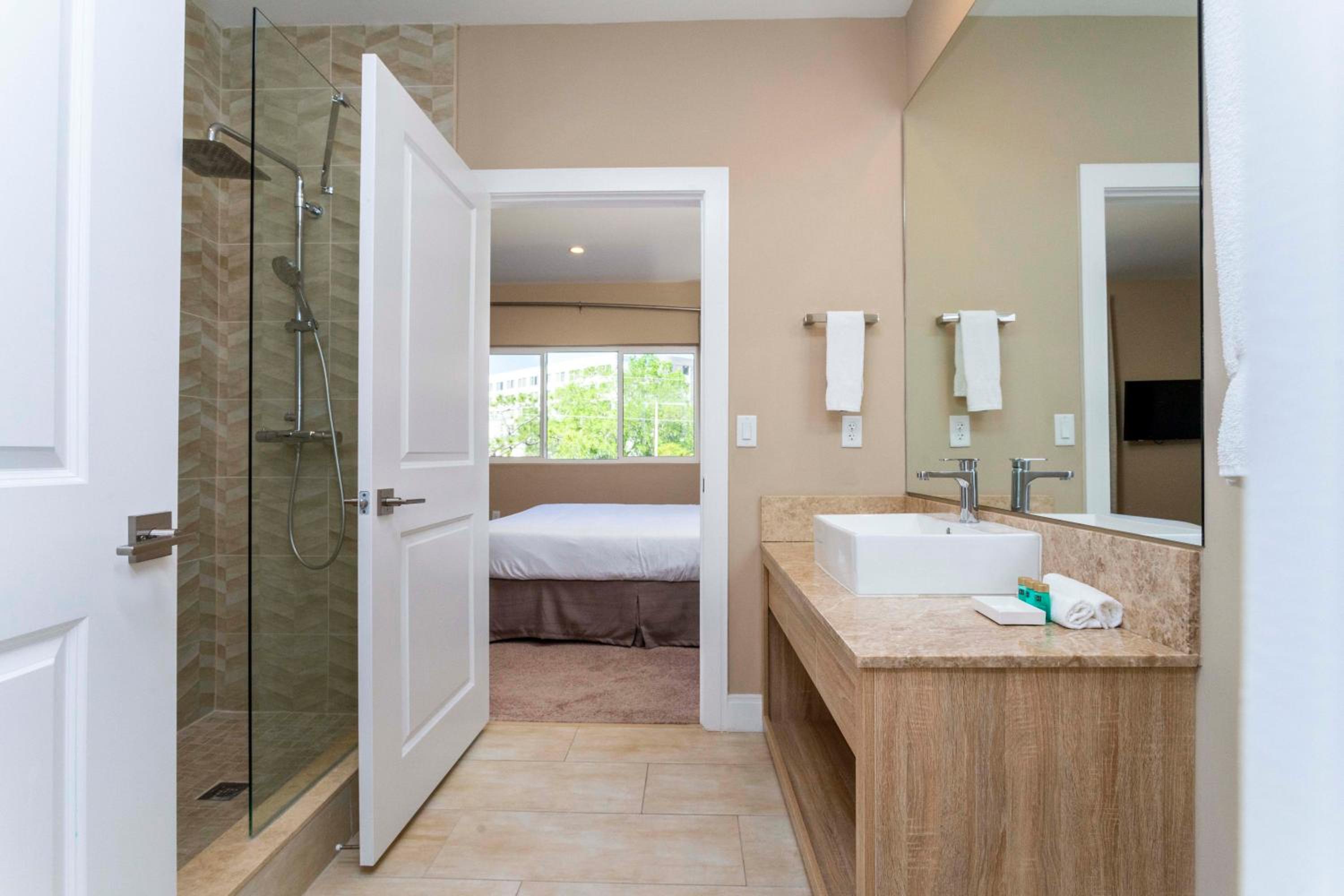 Modern and Luxury 4 suites Villa near Disney 7521