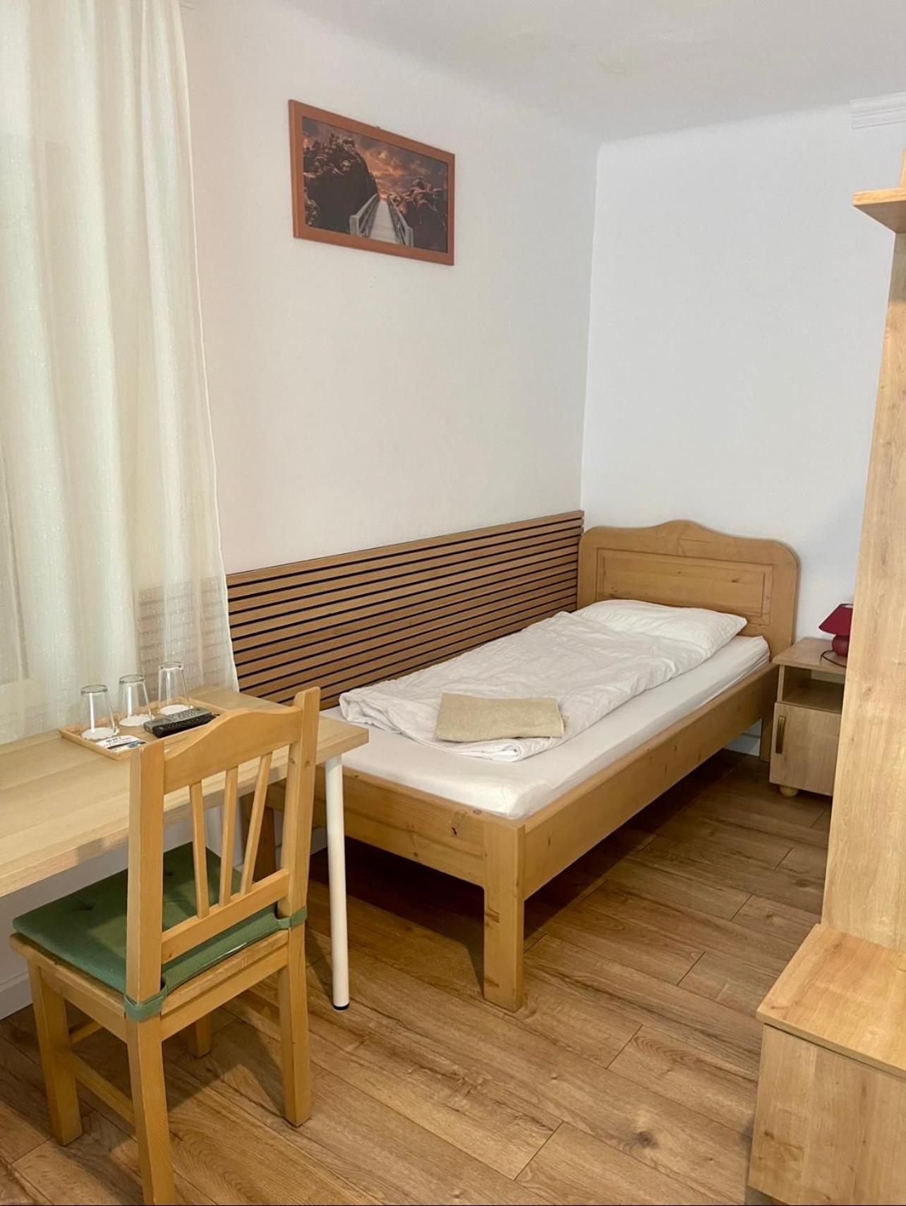 Airport Jazmin Guesthouse view 3