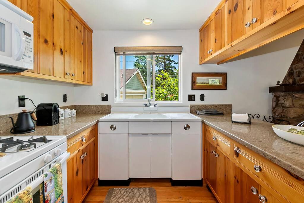 The Bearpaw Bungalow Near the Lake w/fenced yard view 3