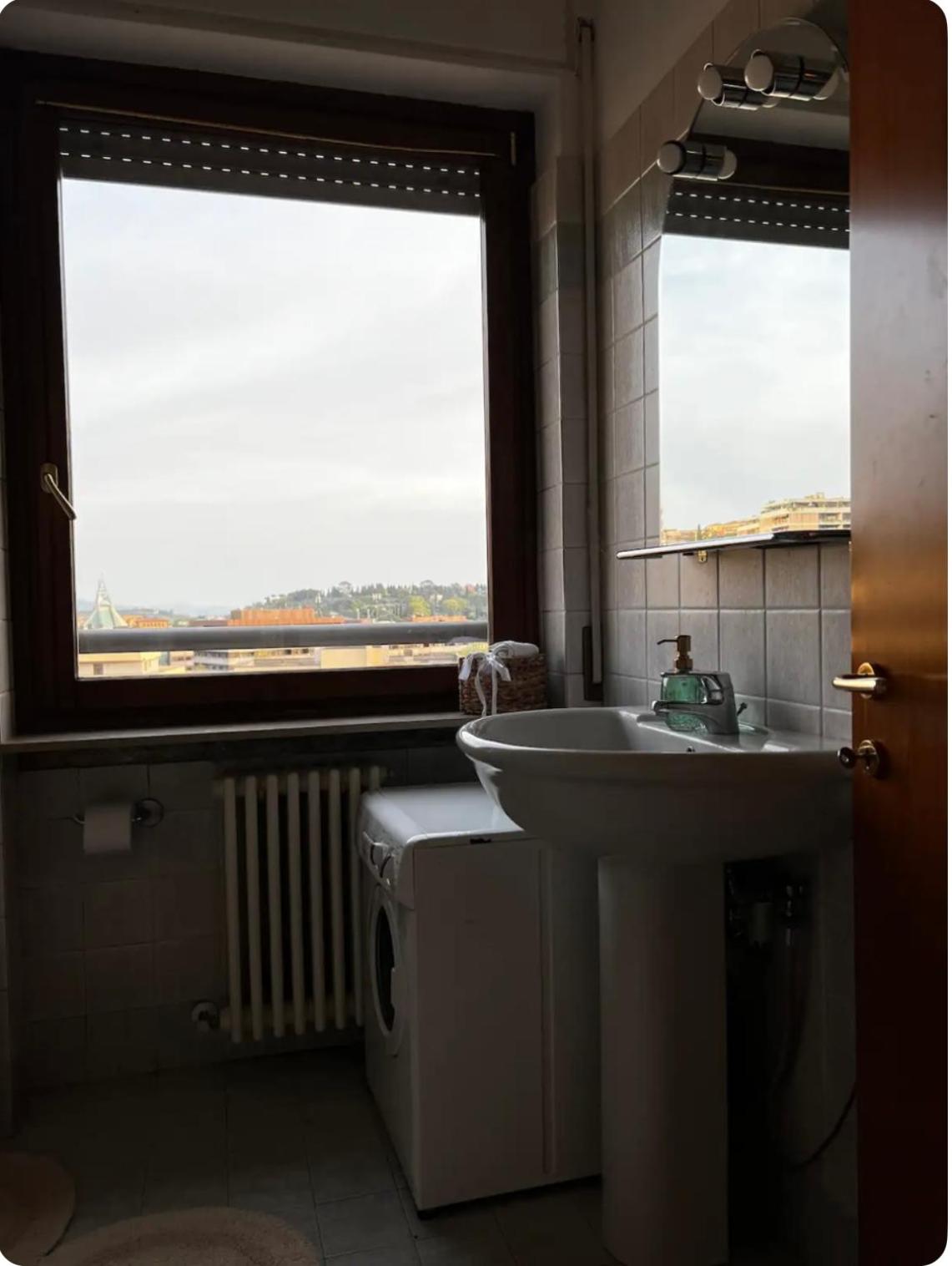 Room next to the mini-metro in Perugia photo 3