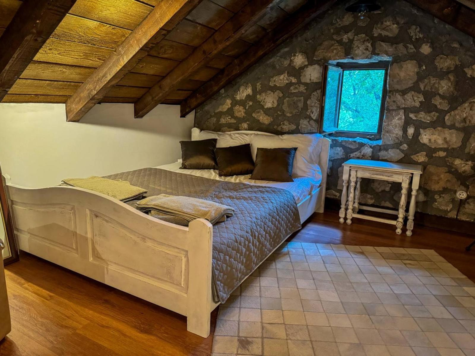 Holiday home Zlatna Glavica view 5