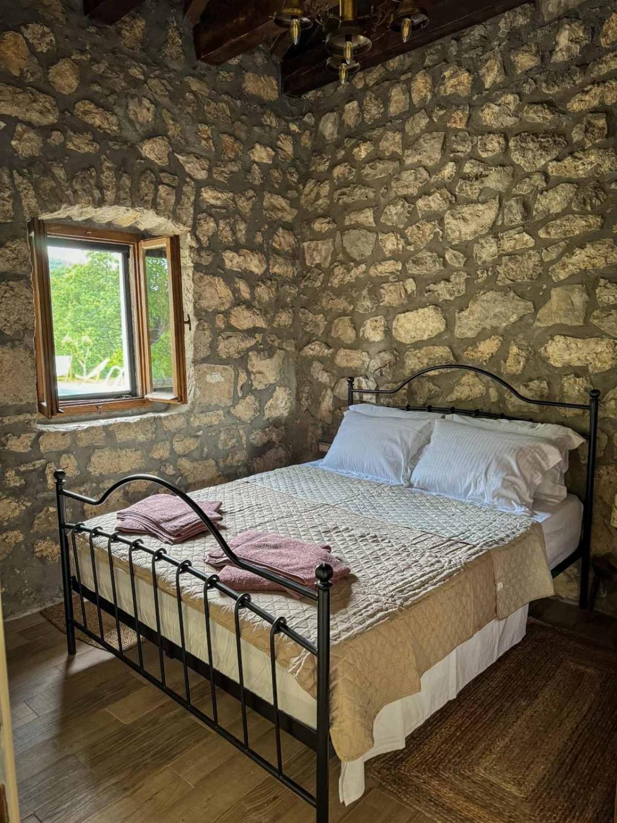 Holiday home Zlatna Glavica view 4