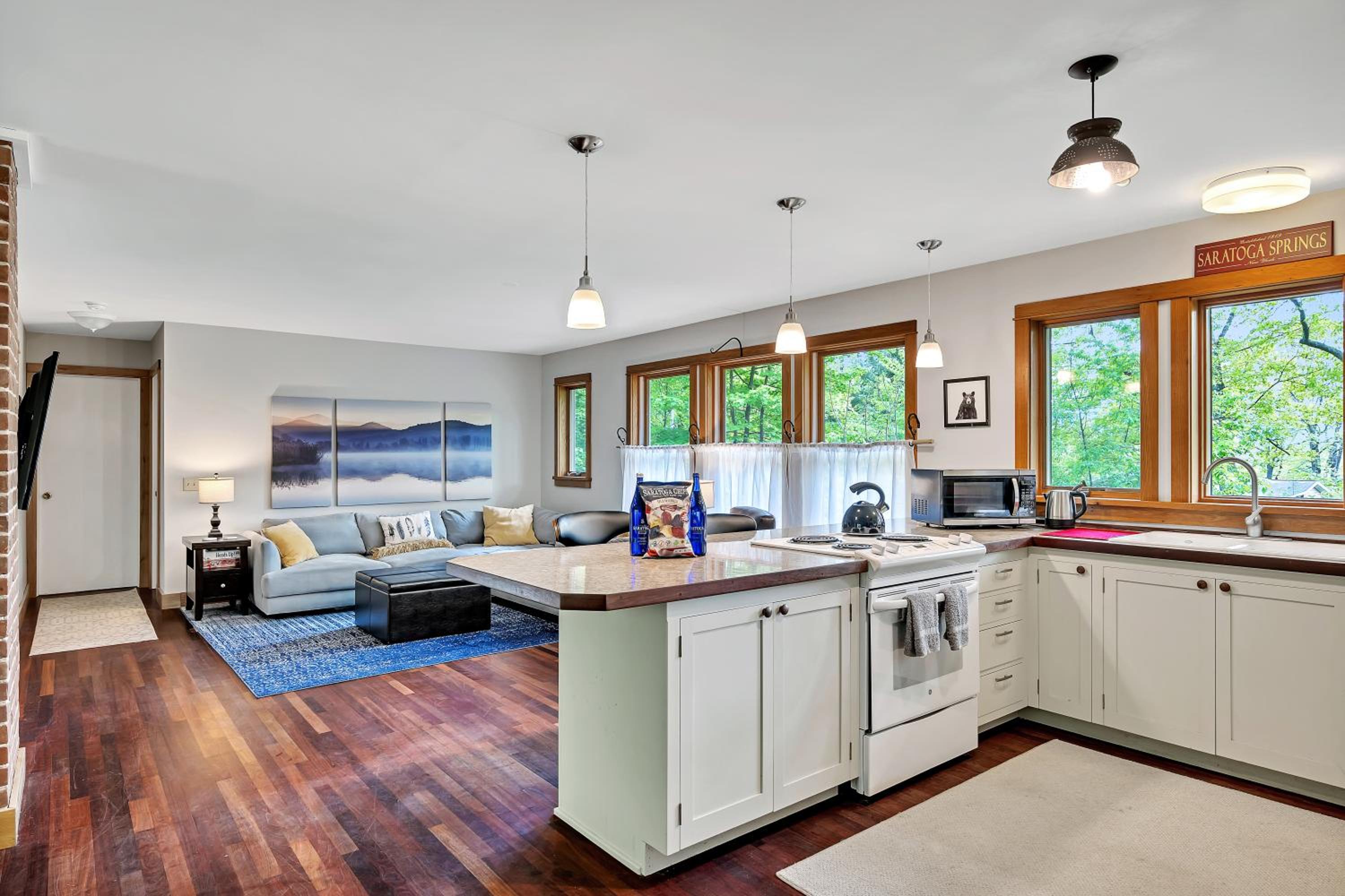 Saratoga Guest House