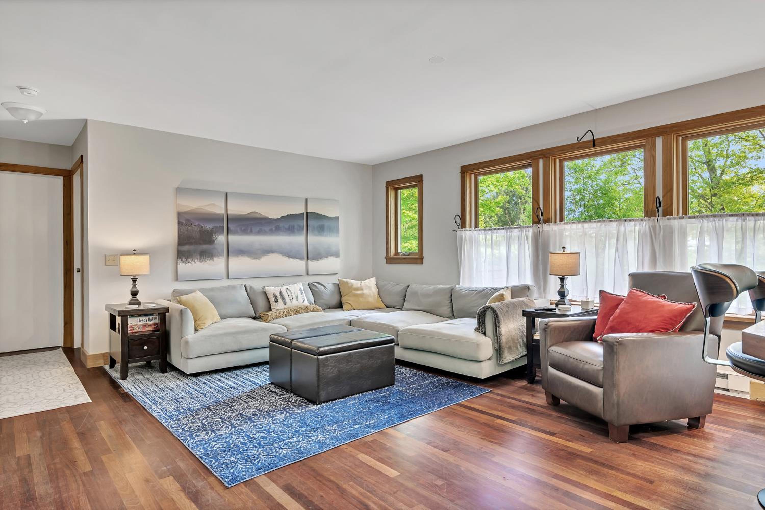 Saratoga Guest House