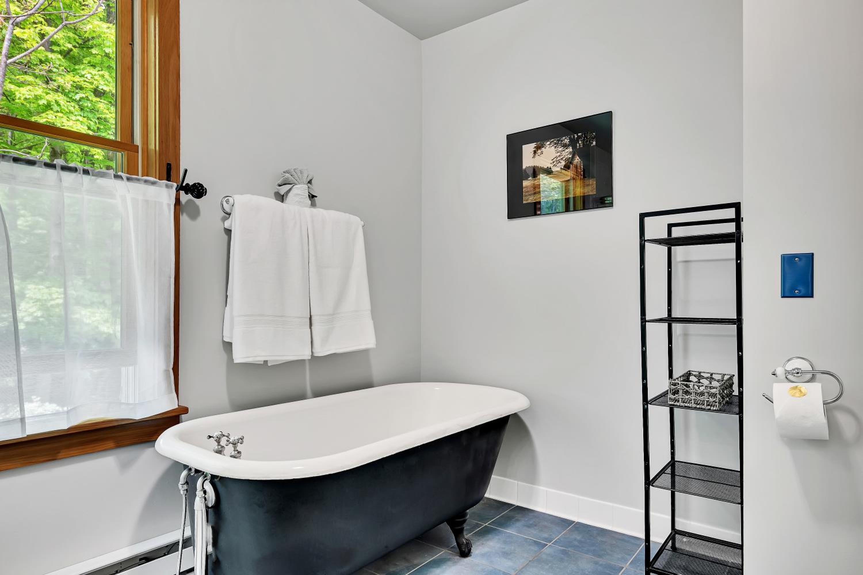 Saratoga Guest House