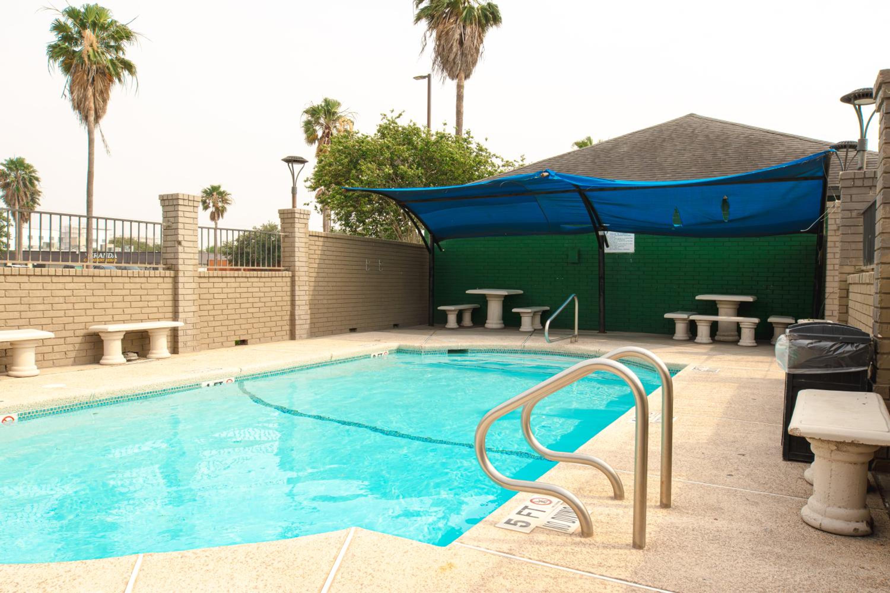 McAllen Vacations - Americas Best Value Inn Harlingen - Property Image 5