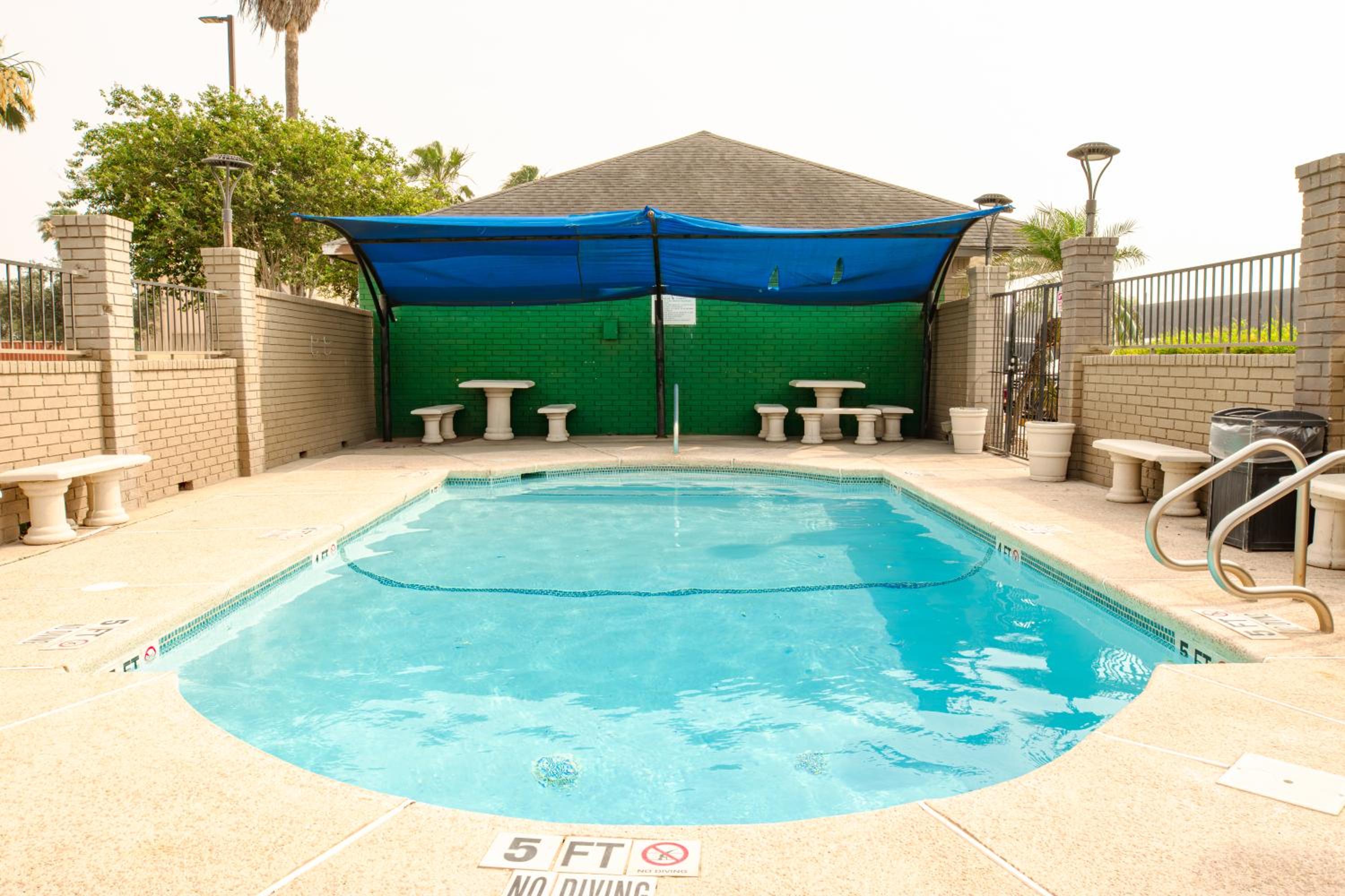 McAllen Vacations - Americas Best Value Inn Harlingen - Property Image 3