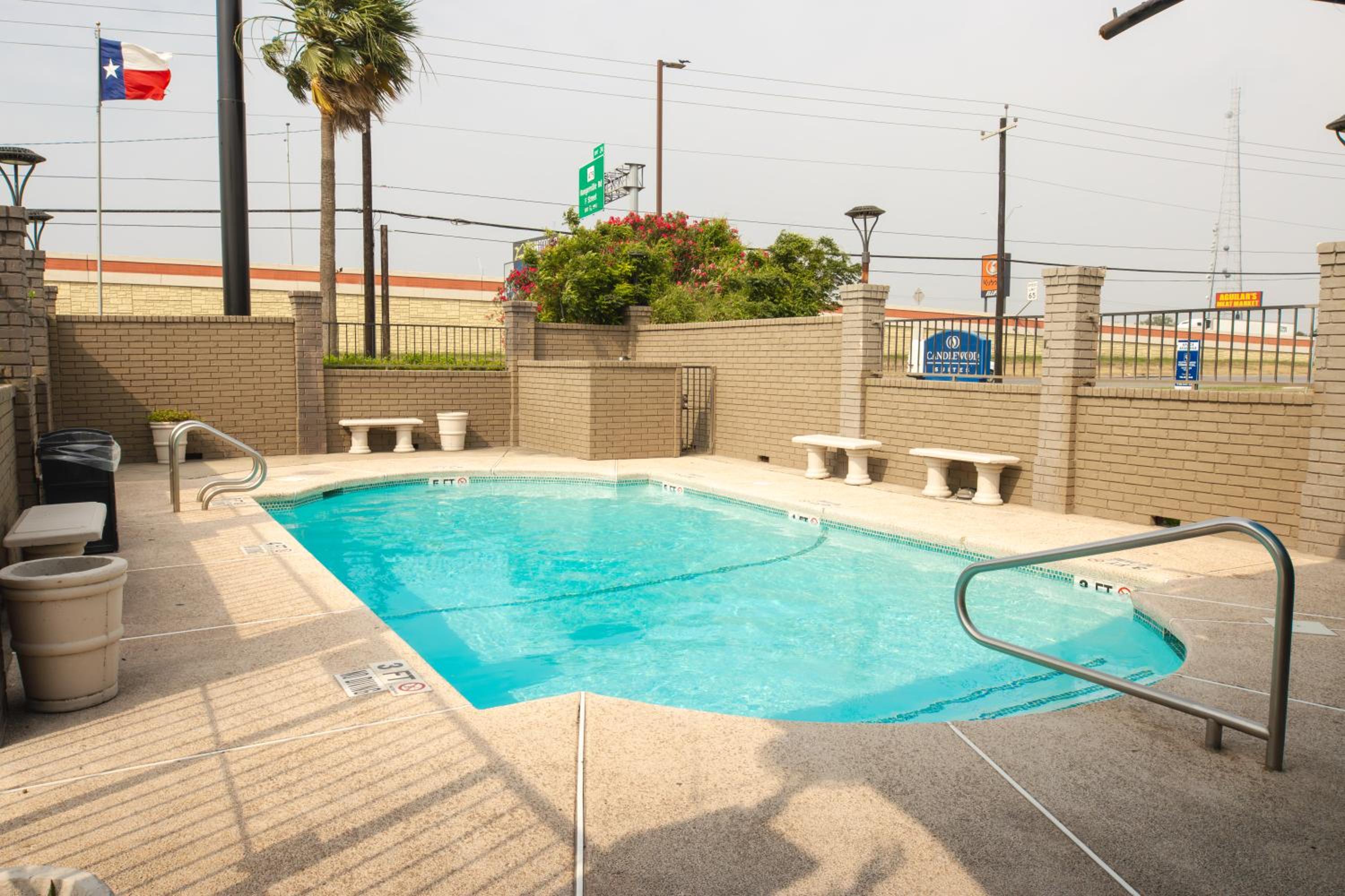 McAllen Vacations - Americas Best Value Inn Harlingen - Property Image 2