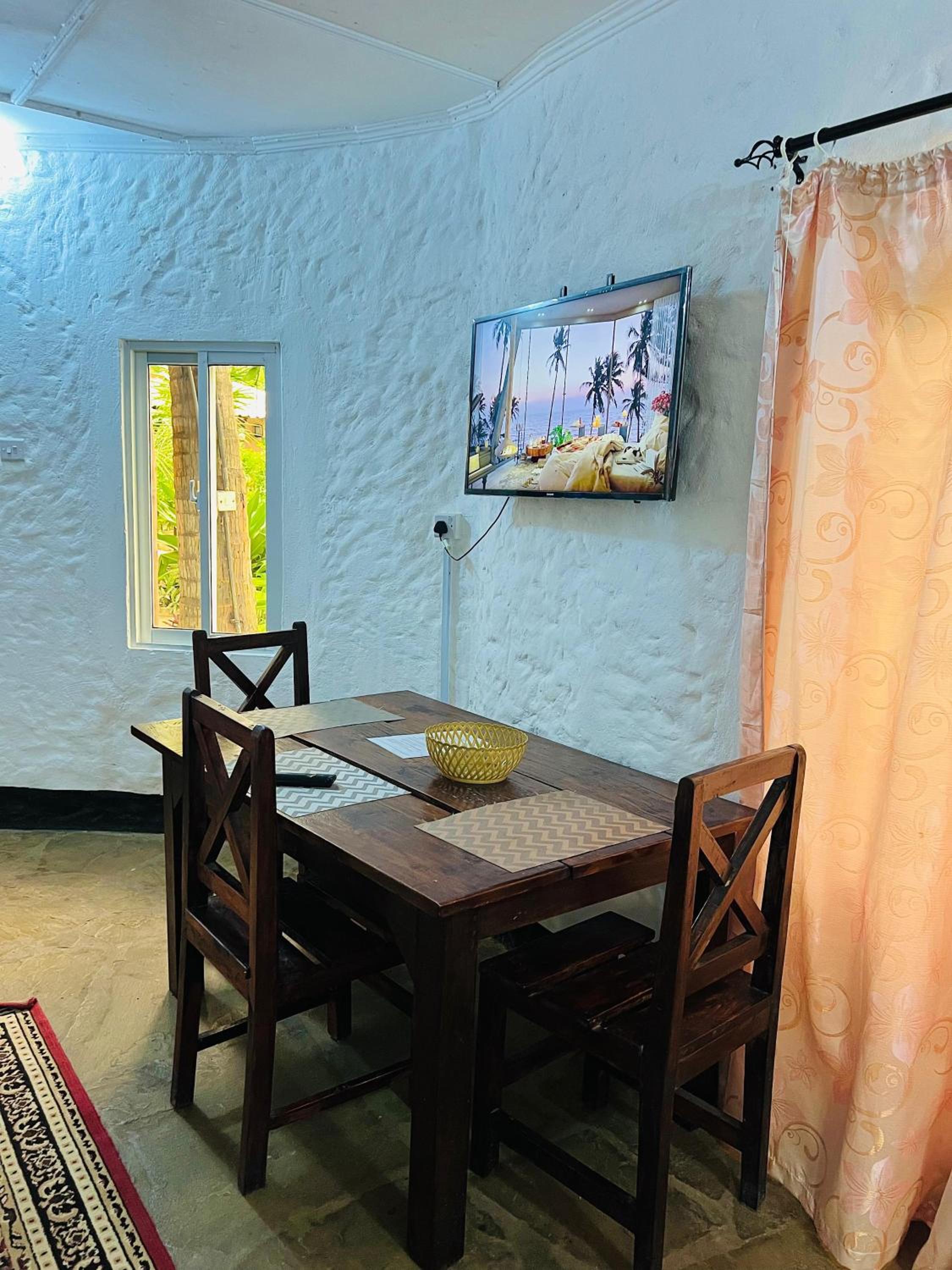 Tradewinds Lodge