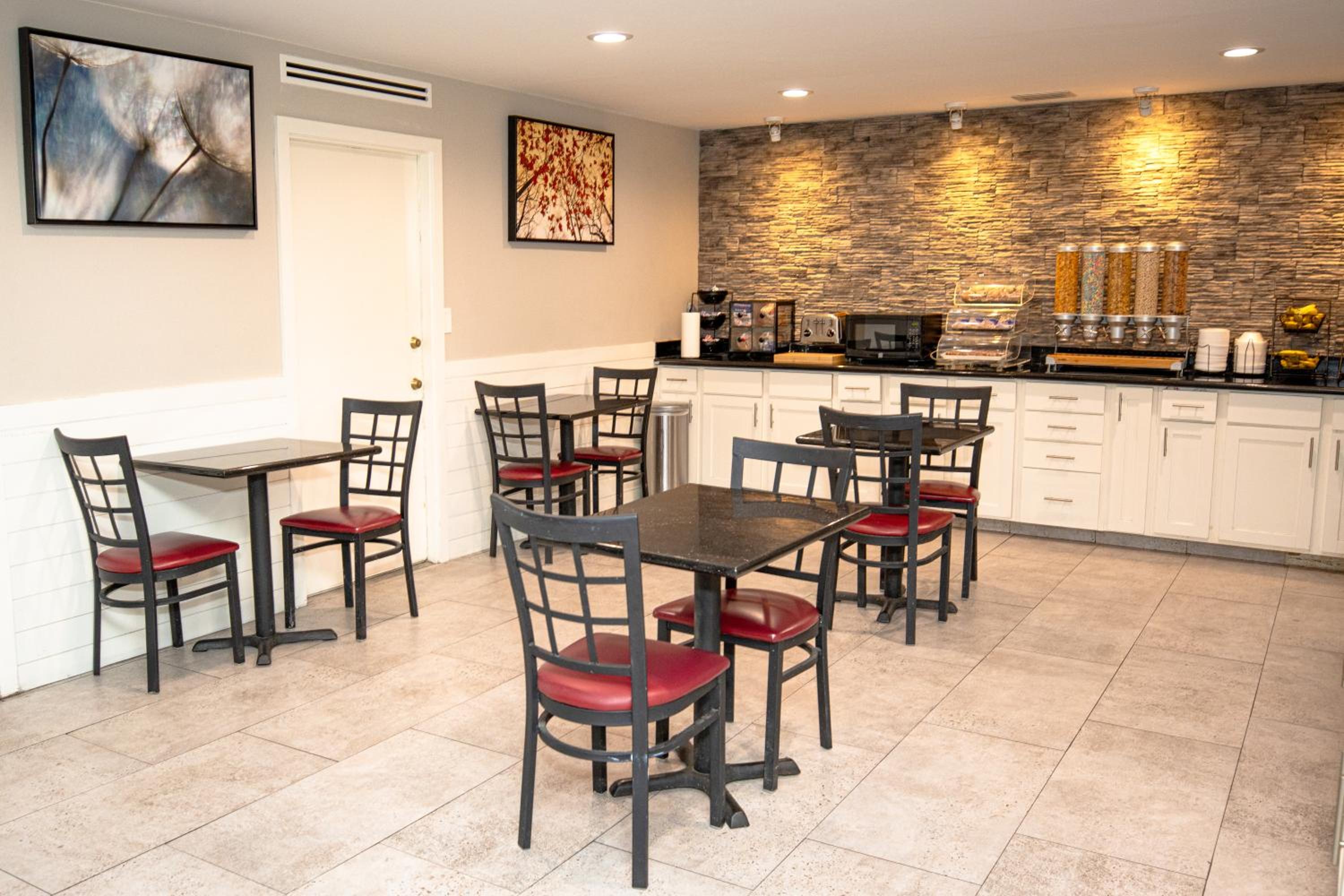 Americas Best Value Inn Harlingen - Property Image 27