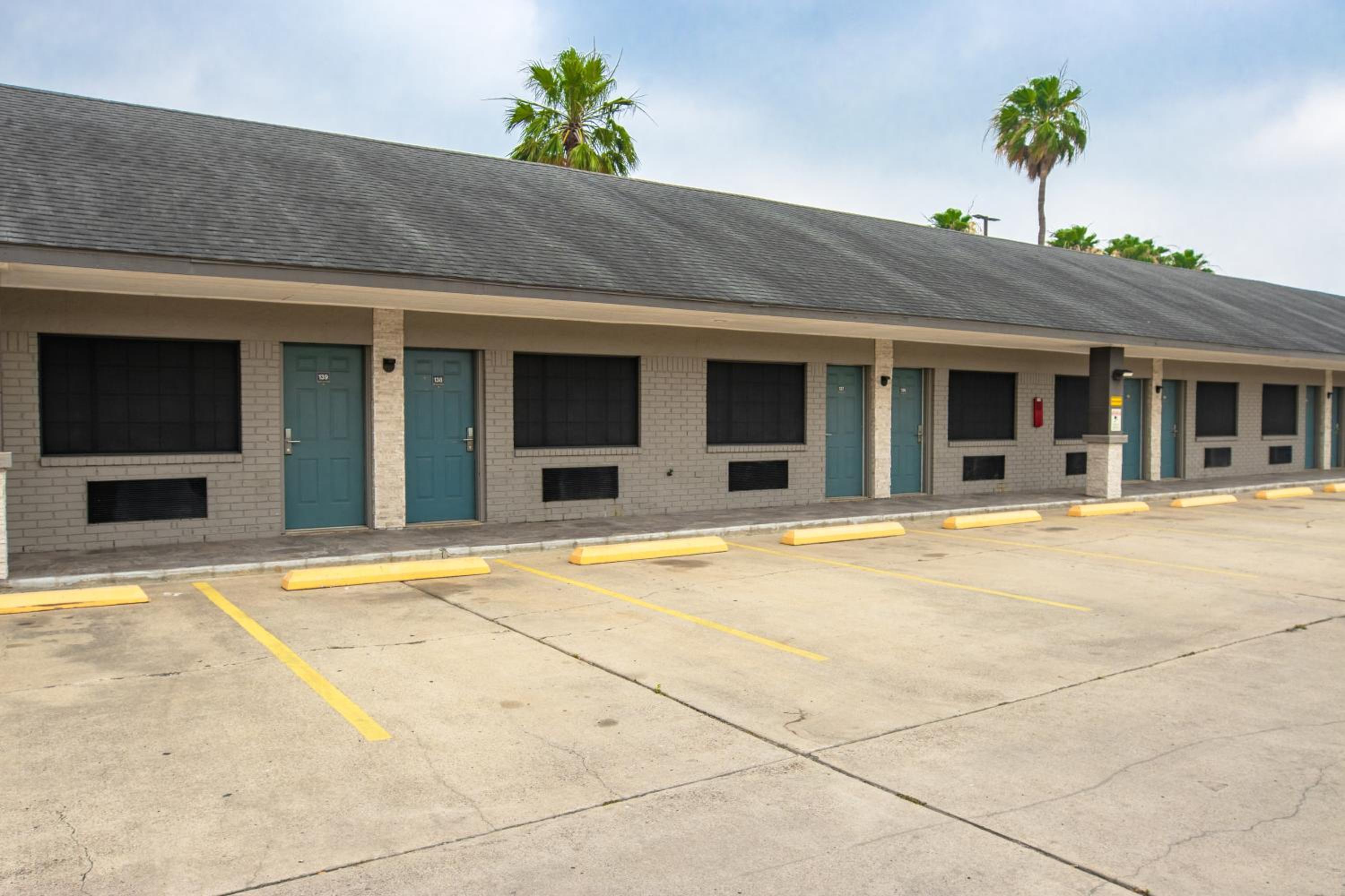 Americas Best Value Inn Harlingen - Property Image 11