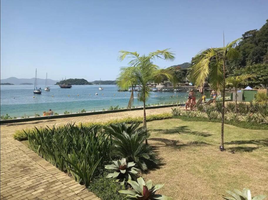 Flat Angra dos Reis, pé na areia!