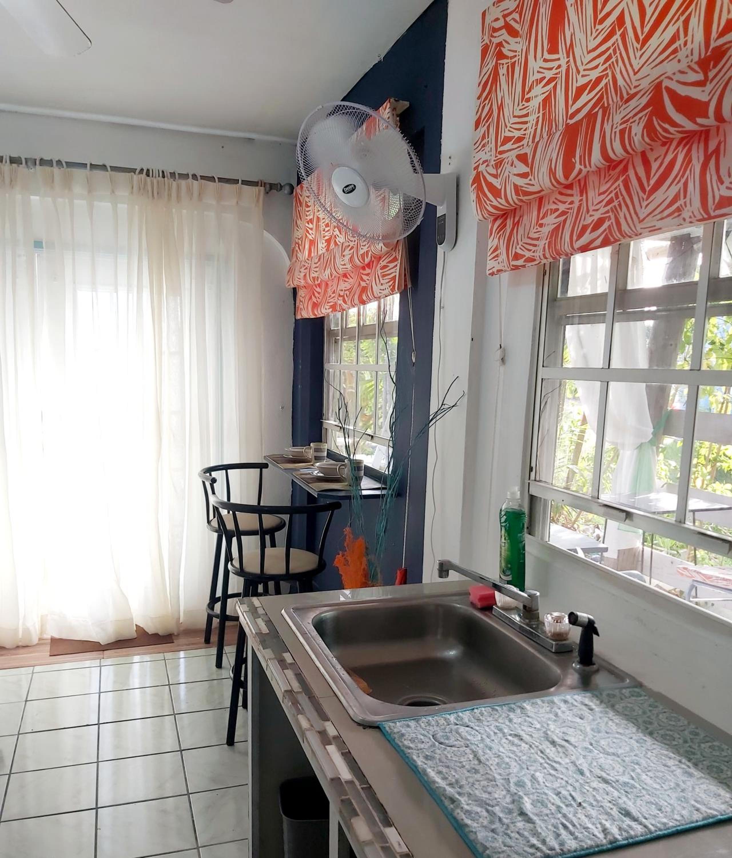 Stay Awhile Studio Apartment - Live Like A Local