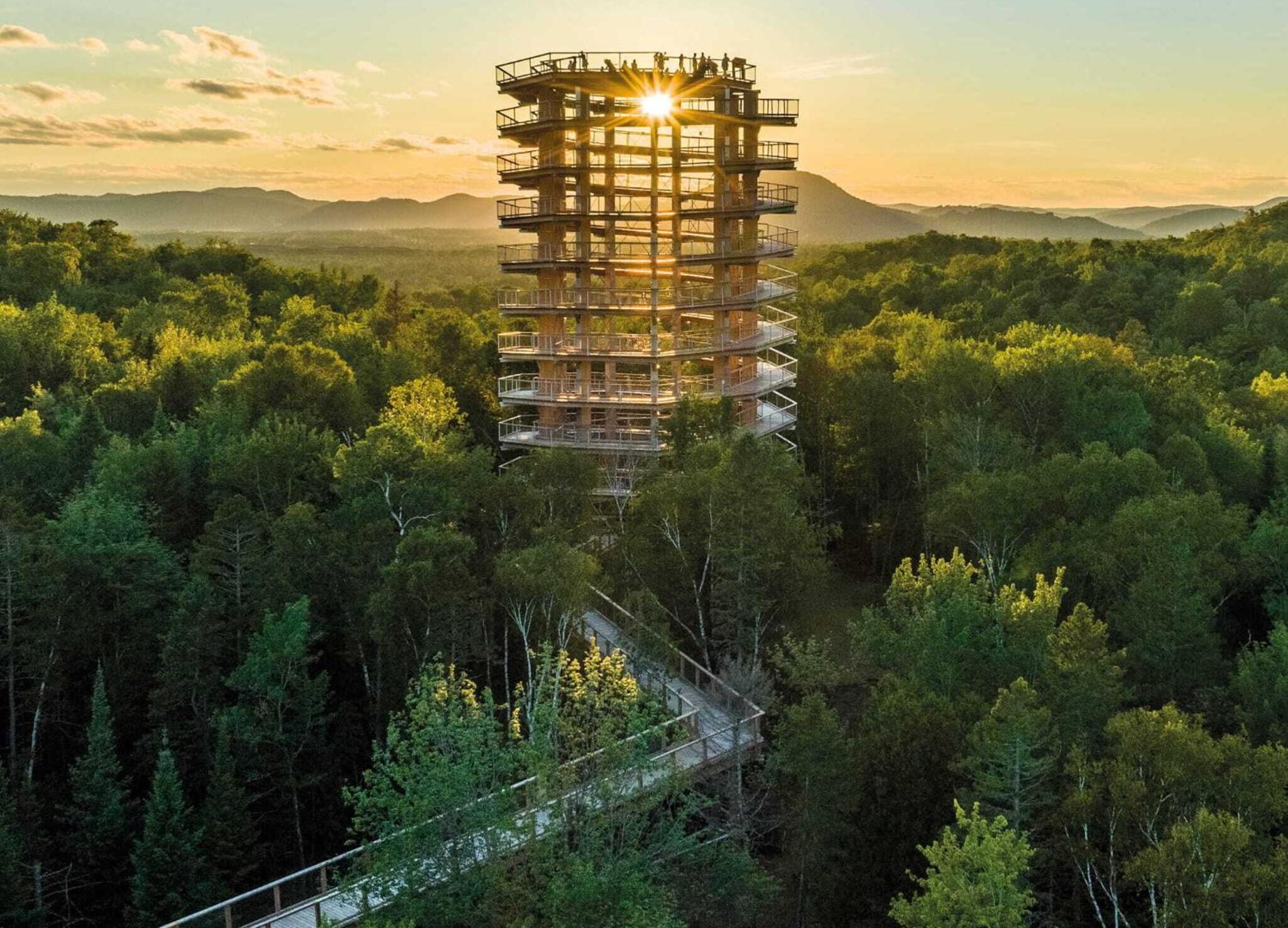 Ski in Tremblant & Mont Blanc - Views, Spa and Pool table
