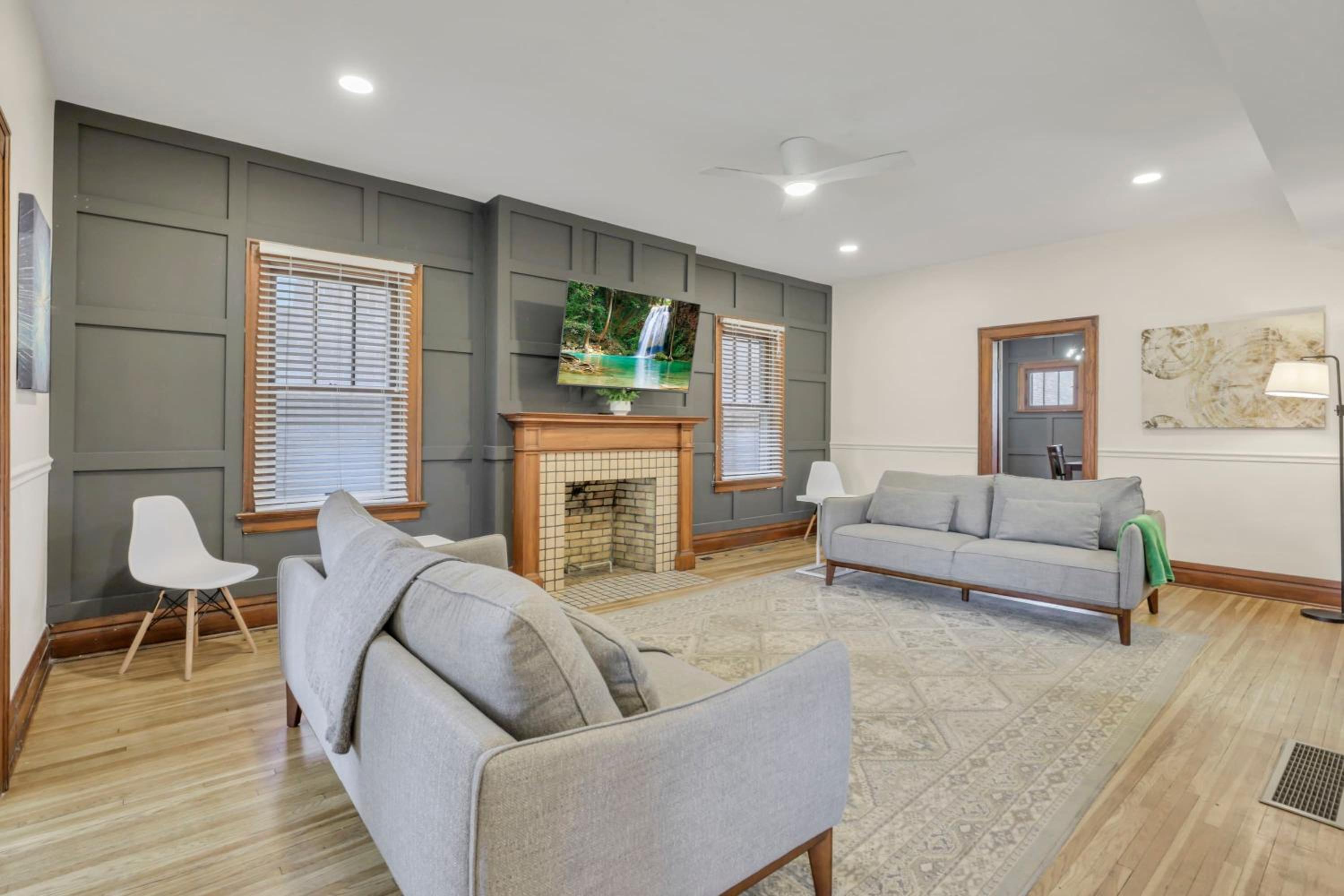 Updated 4BD House Near German Village w Parking view 5