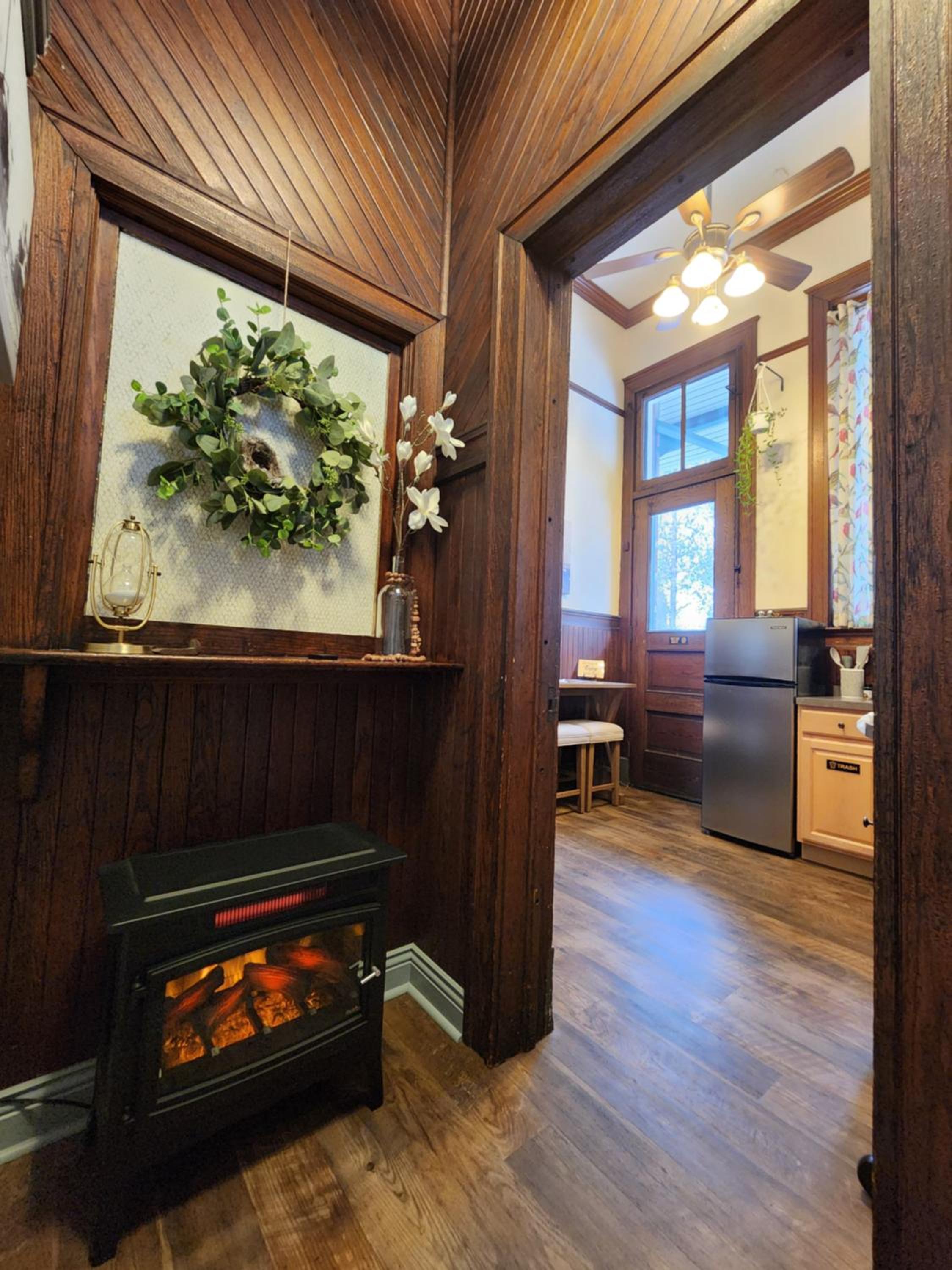 Historic Springville Train Depot Inn Two Bedroom Suite view 4
