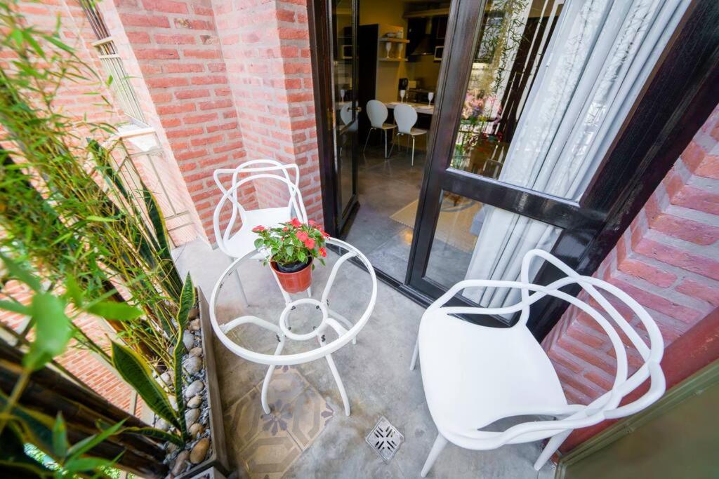 Beautiful loft with garden view with service